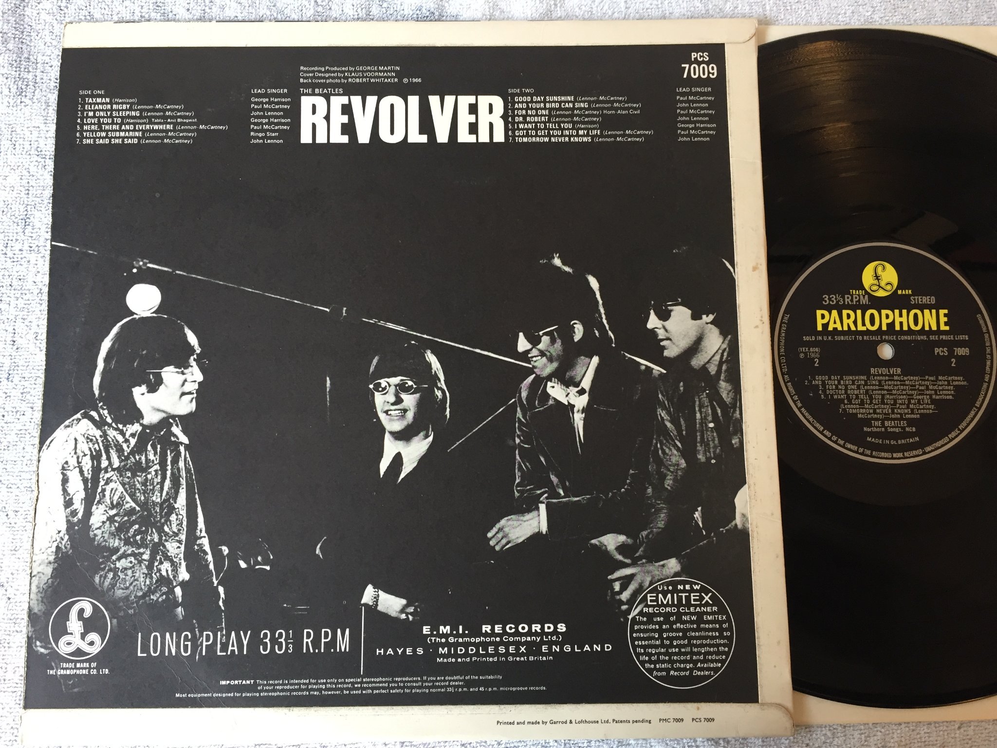 Omslagsbild för skivan THE BEATLES revolver LP -66 UK PARLOPHONE PCS 7009 early pressing