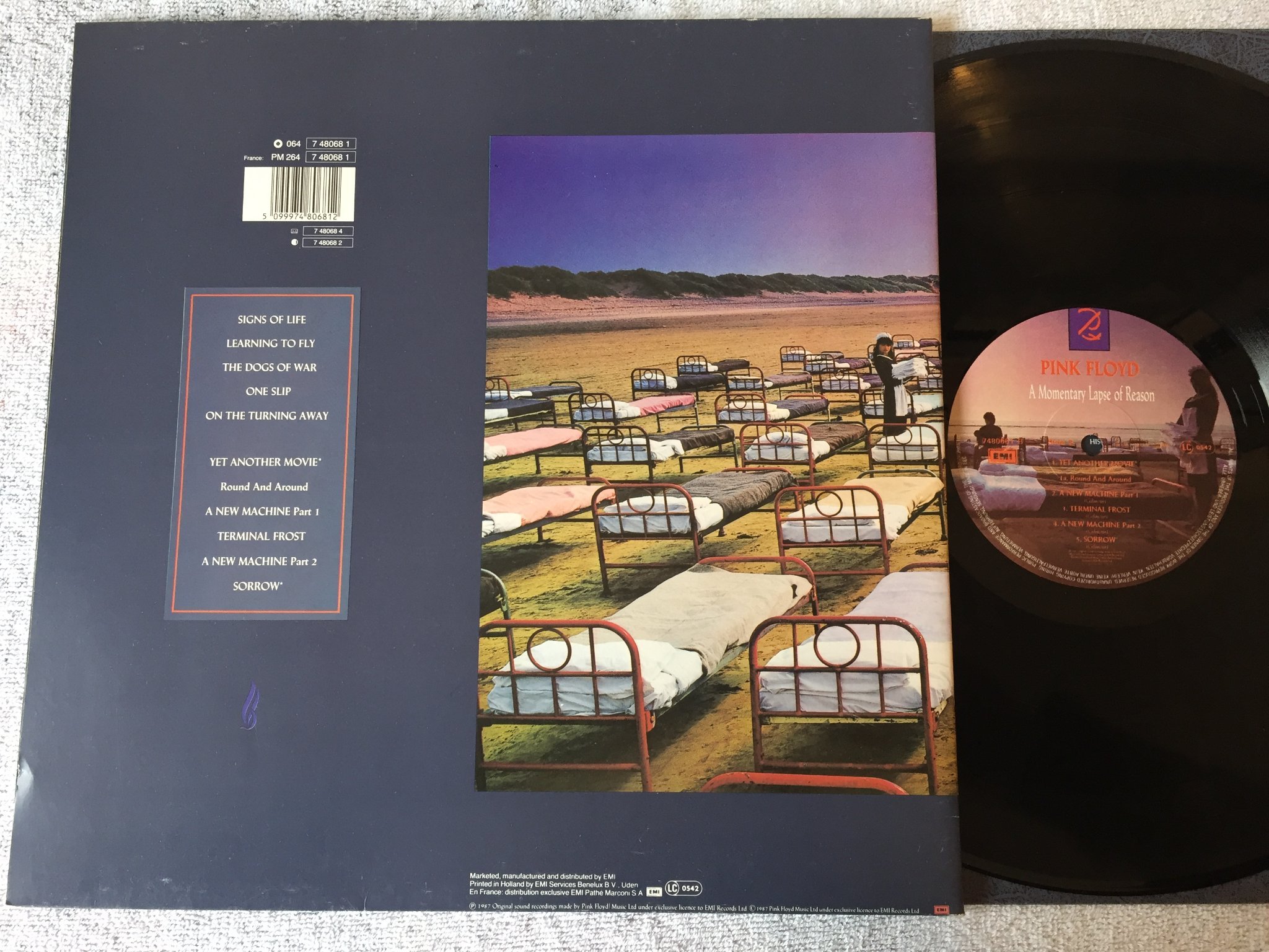 Omslagsbild för skivan PINK FLOYD  a momentary lapse of reason LP -87 EMI 748068 1