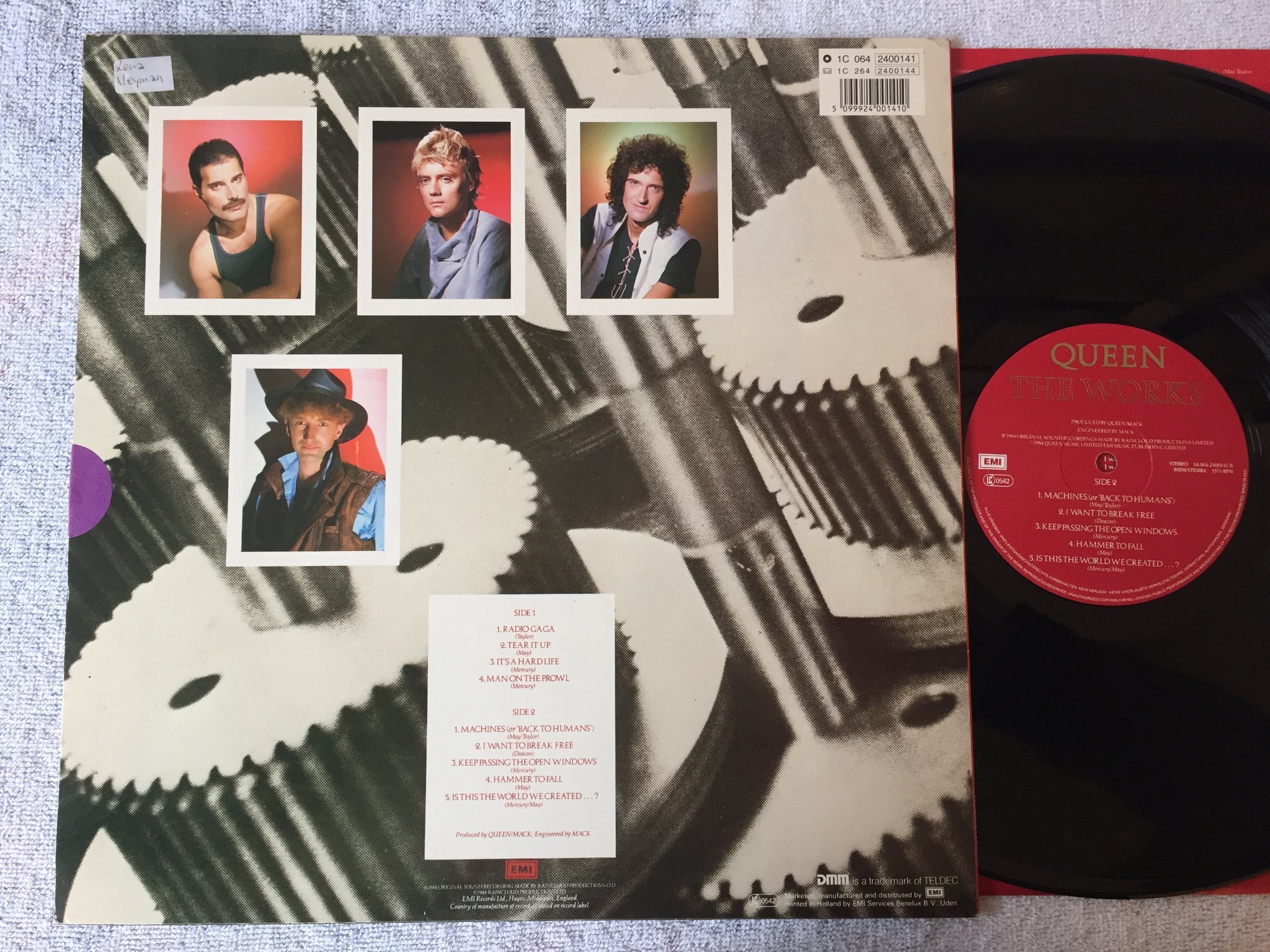 Omslagsbild för skivan QUEEN the works LP -84 EMI 1A 064-2400141