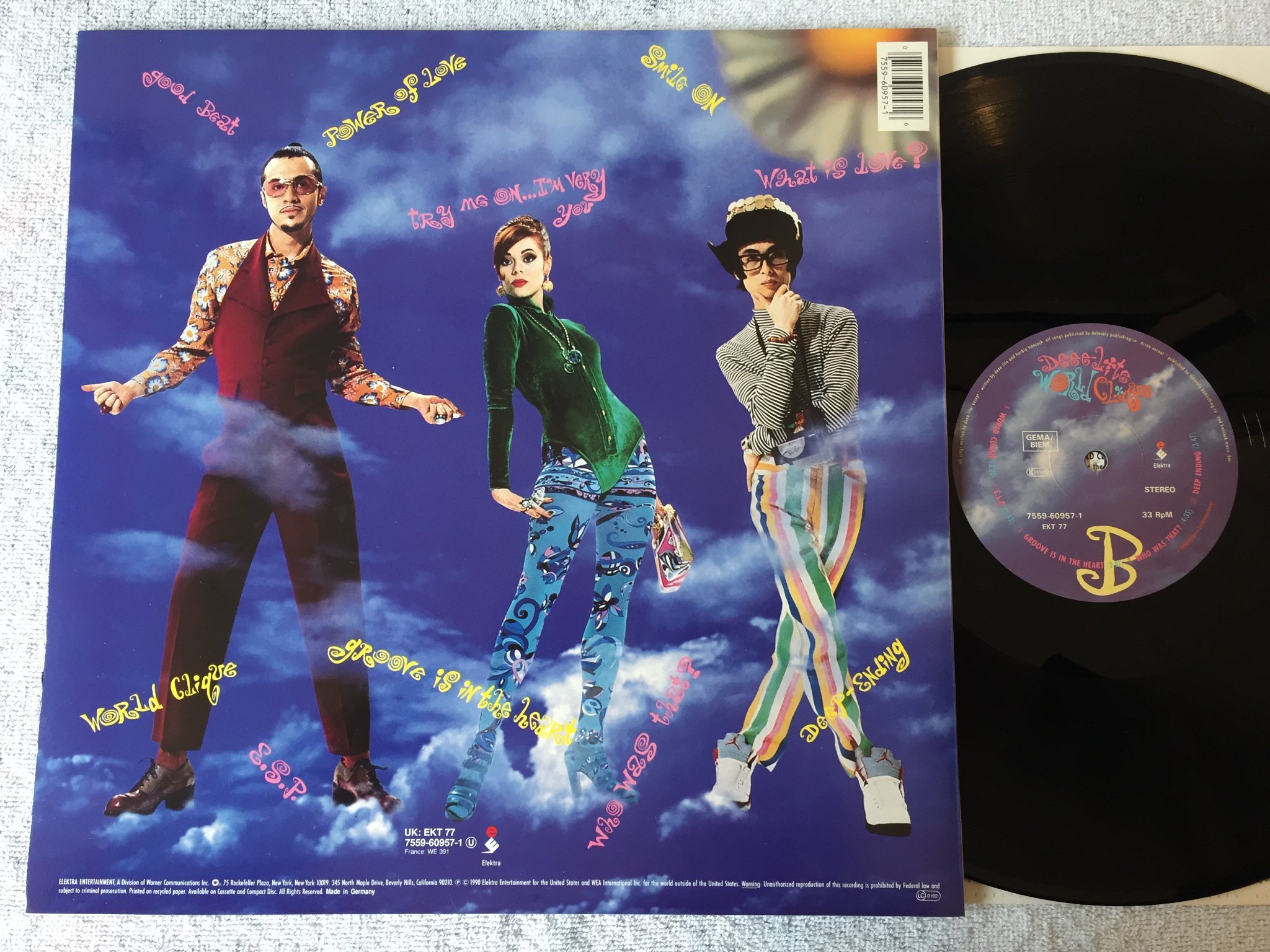 Omslagsbild för skivan Deee-lite - world clique LP -90 ELEKTRA 7559-60957-1 groove is in the heart