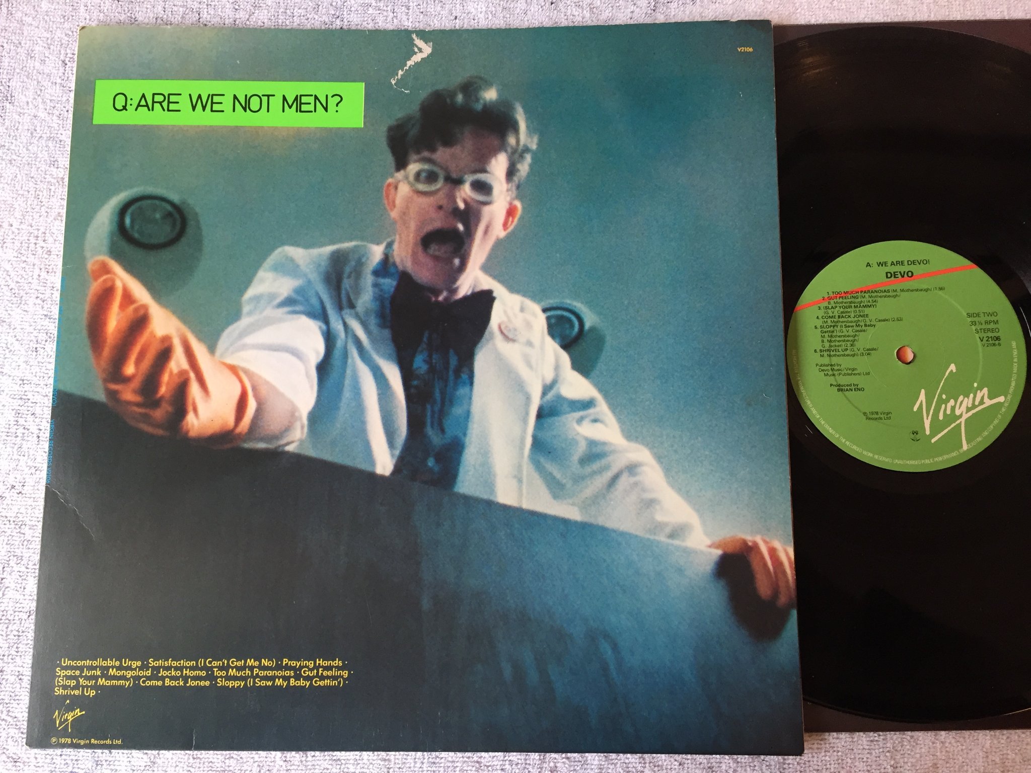 Omslagsbild för skivan DEVO q: are we not men? LP -78 UK VIRGIN V 2106 + POSTER