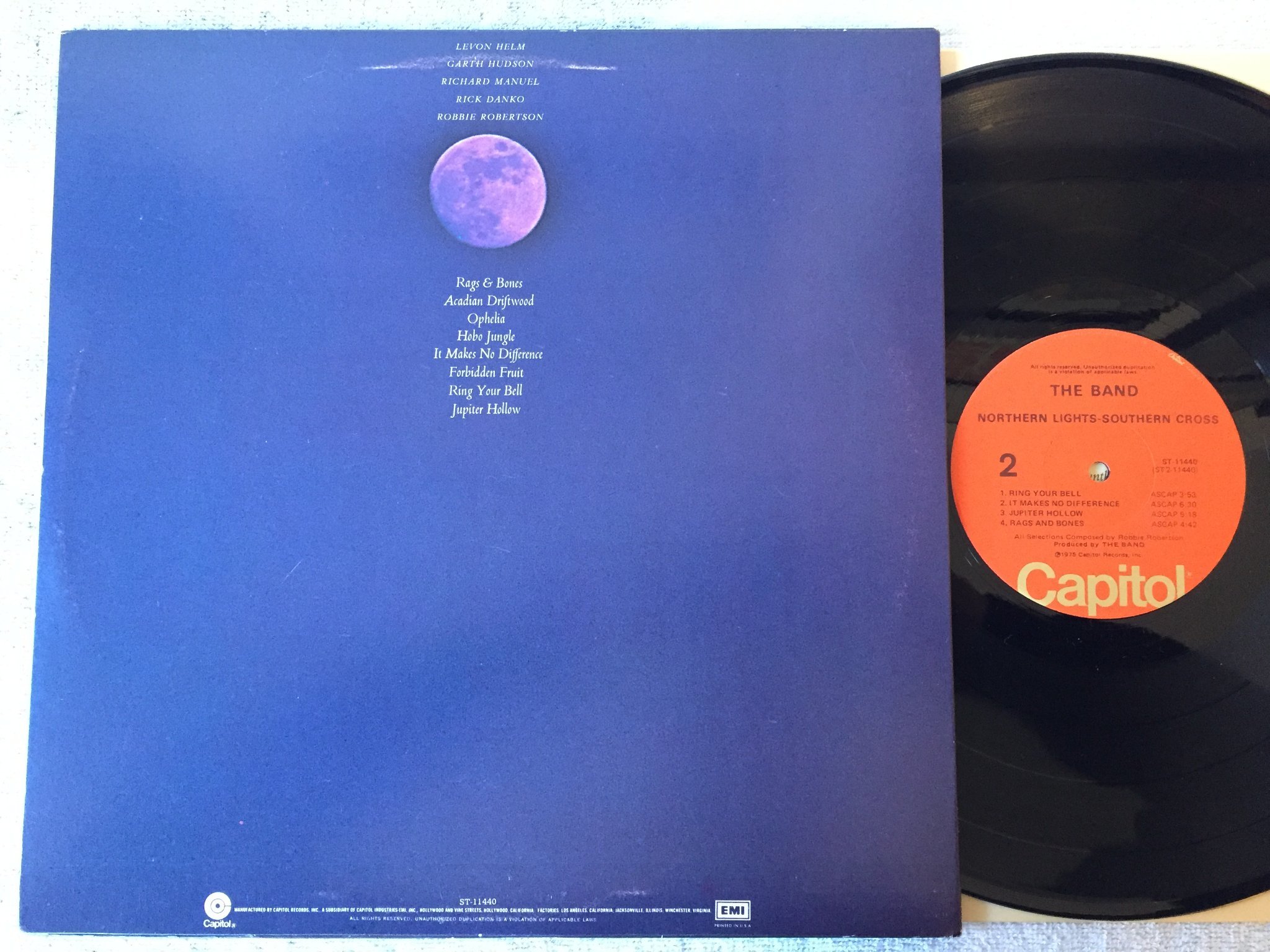 Omslagsbild för skivan THE BAND northern lights - southern cross LP  US CAPITOL ST-11440