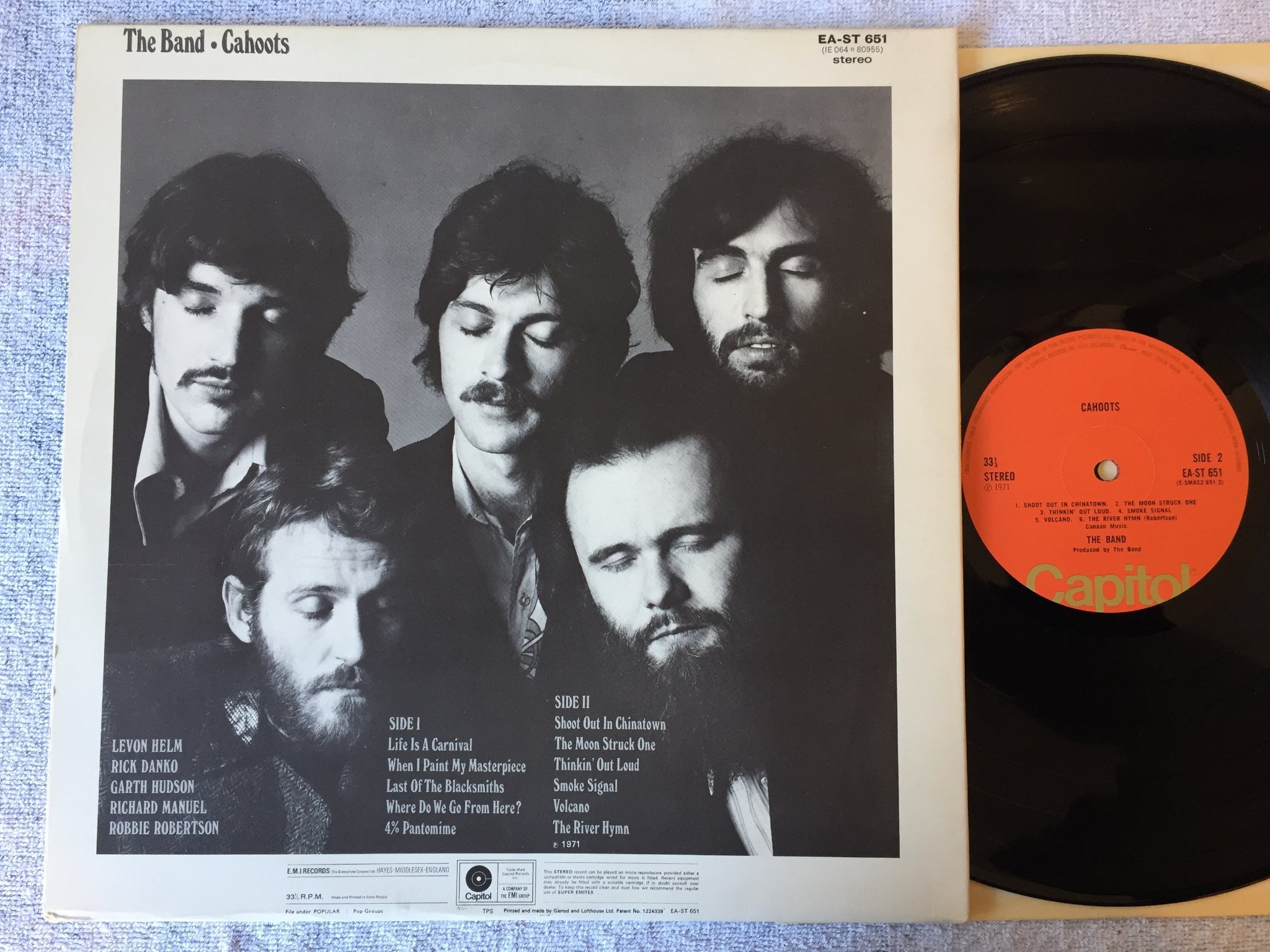 Omslagsbild för skivan THE BAND stage fright LP  UK CAPITOL ea-st-651