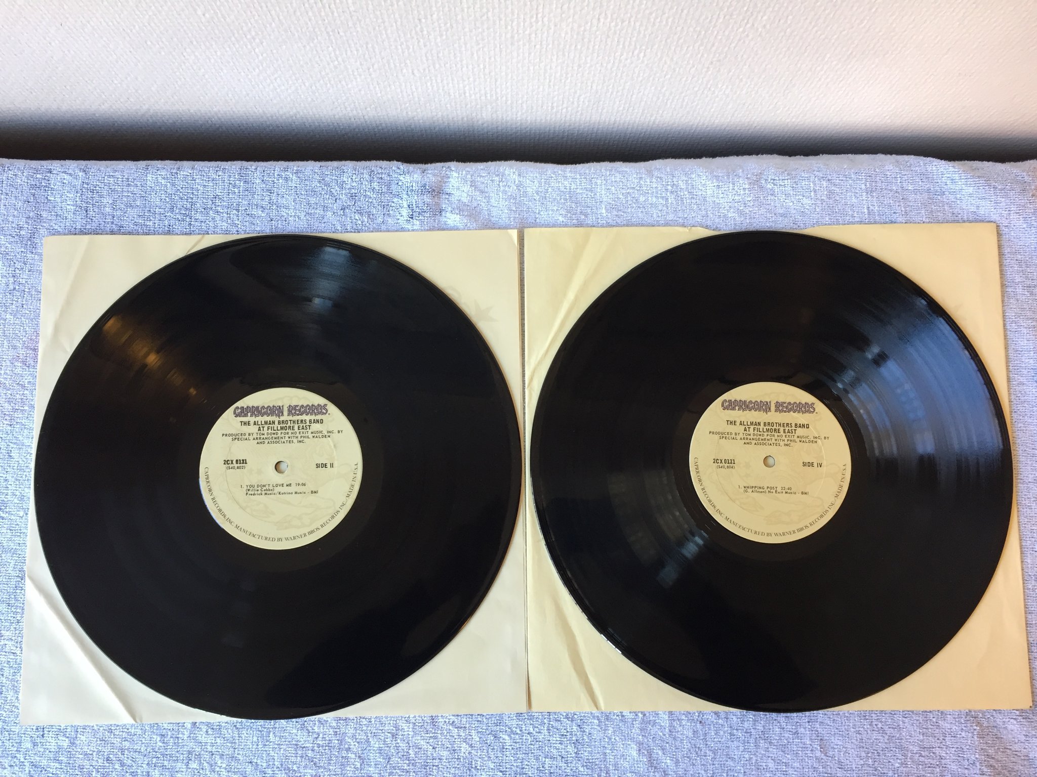 Omslagsbild för skivan THE ALLMAN BROTHERS BAND at Fillmore East 2xLP  CAPRICORN 2CX 0131