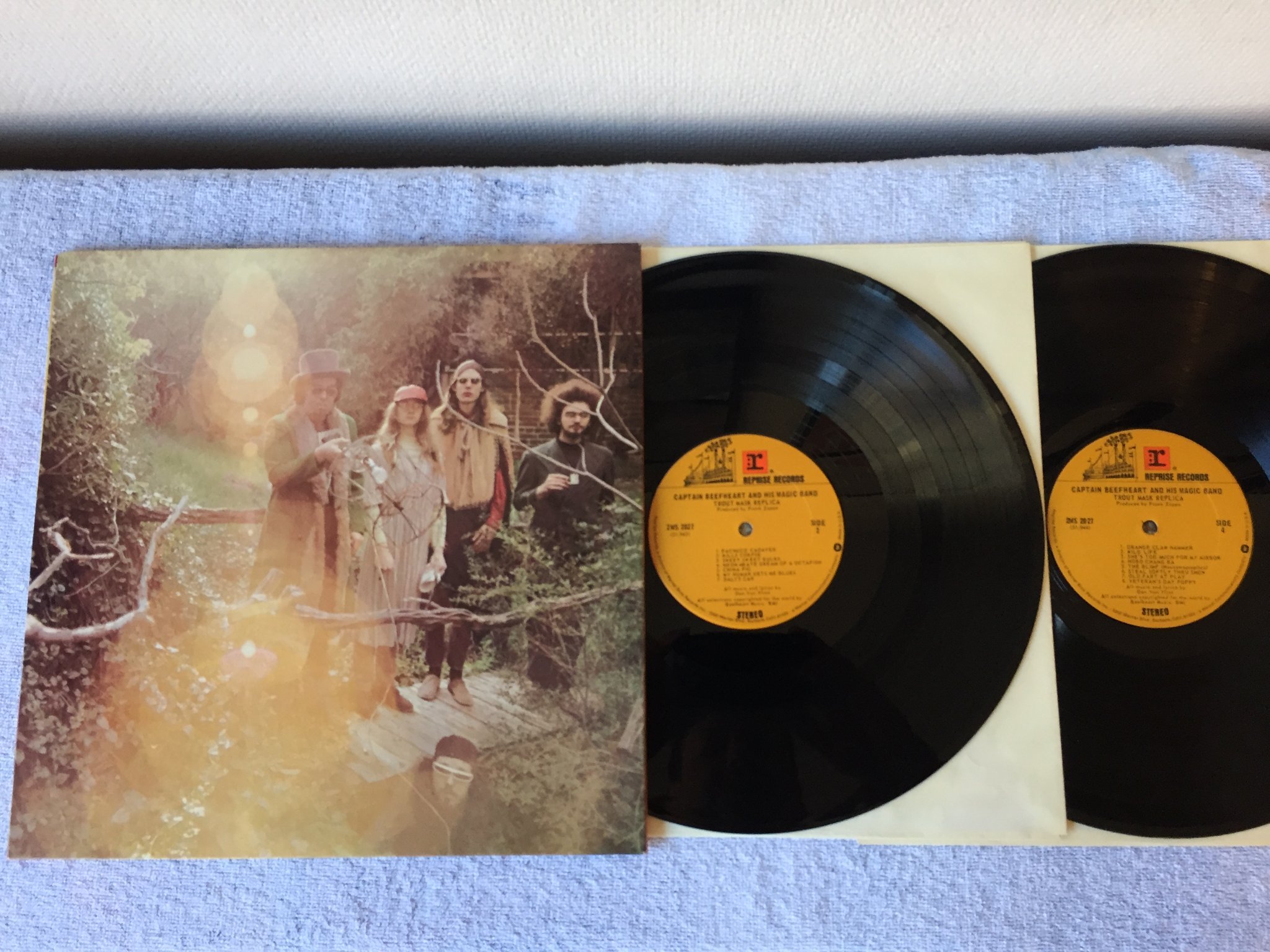 Omslagsbild för skivan CAPTAIN BEEFHEART & HIS MAGICAL BAND trout mask replica 2xLP US REPRISE 2MS 2027