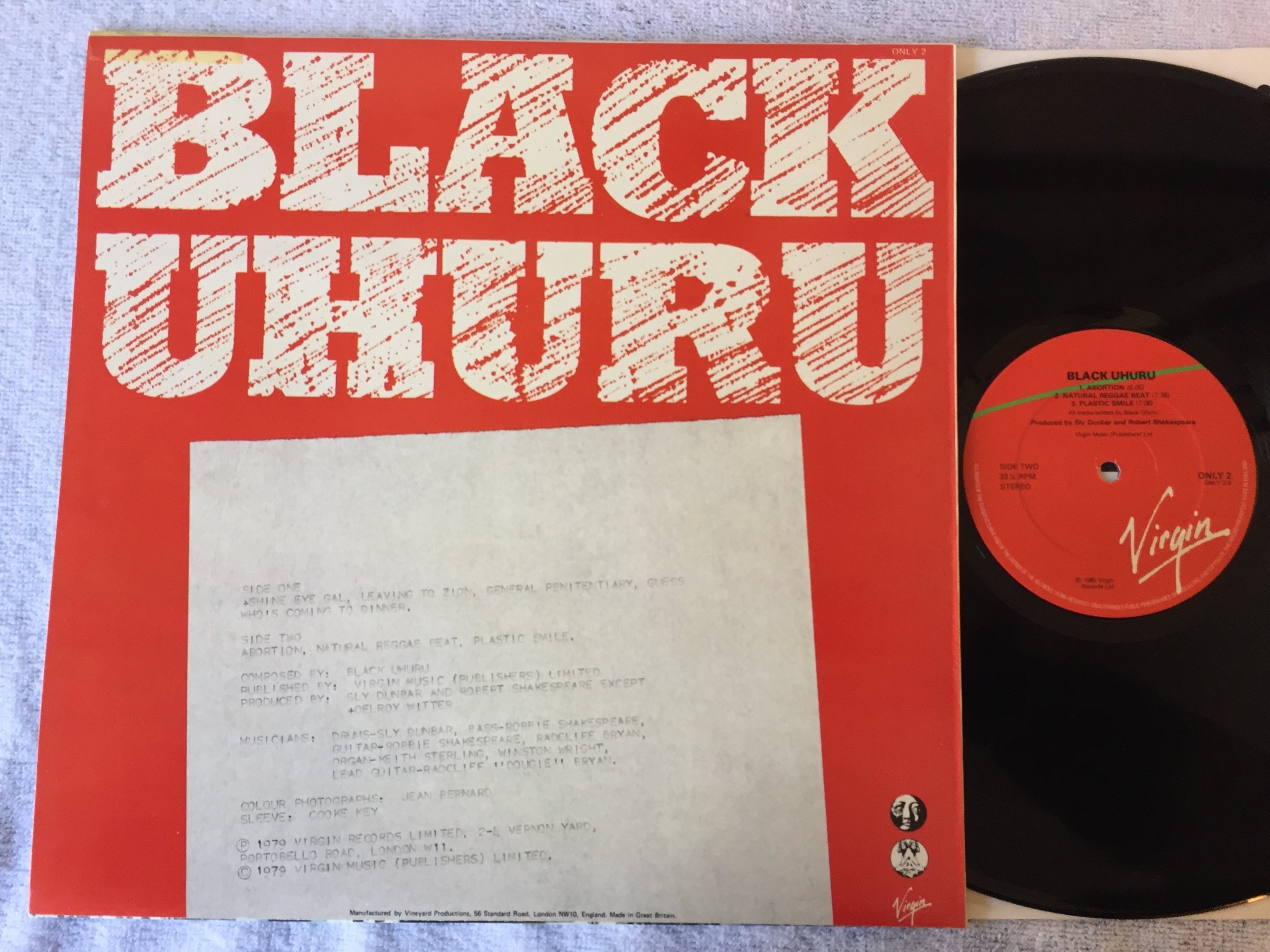 Omslagsbild för skivan BLACK UHURU s/t LP -80 UK VIRGIN ONLY 2