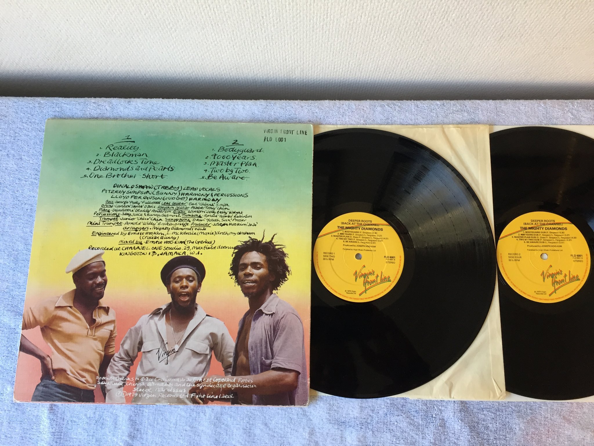 Omslagsbild för skivan THE MIGHTY DIAMONDS deeper roots 2xLP -79 UK VIRGIN FLD 6001