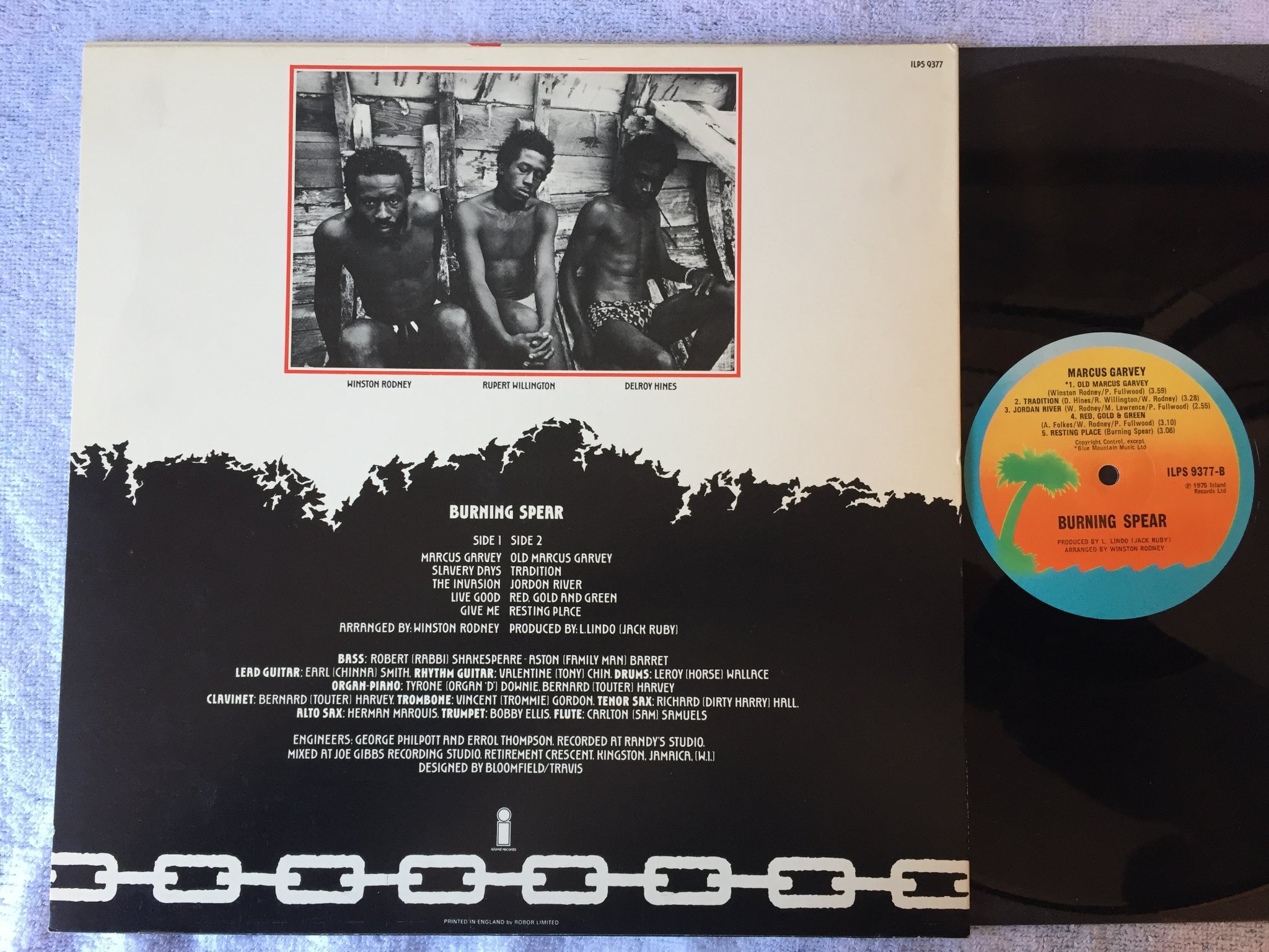 Omslagsbild för skivan BURNING SPEAR Marcus Garvey LP -75 UK ISLAND ILPS 9377 