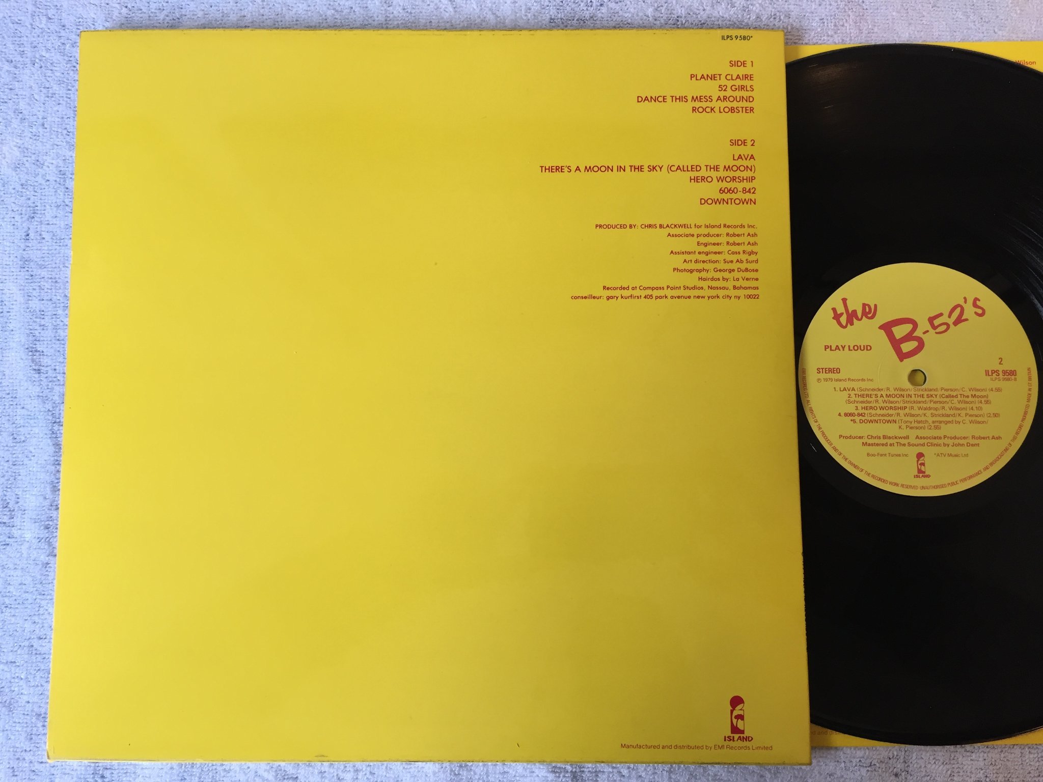 Omslagsbild för skivan B-52’s play loud LP -79 UK ISLAND ILPS 9580