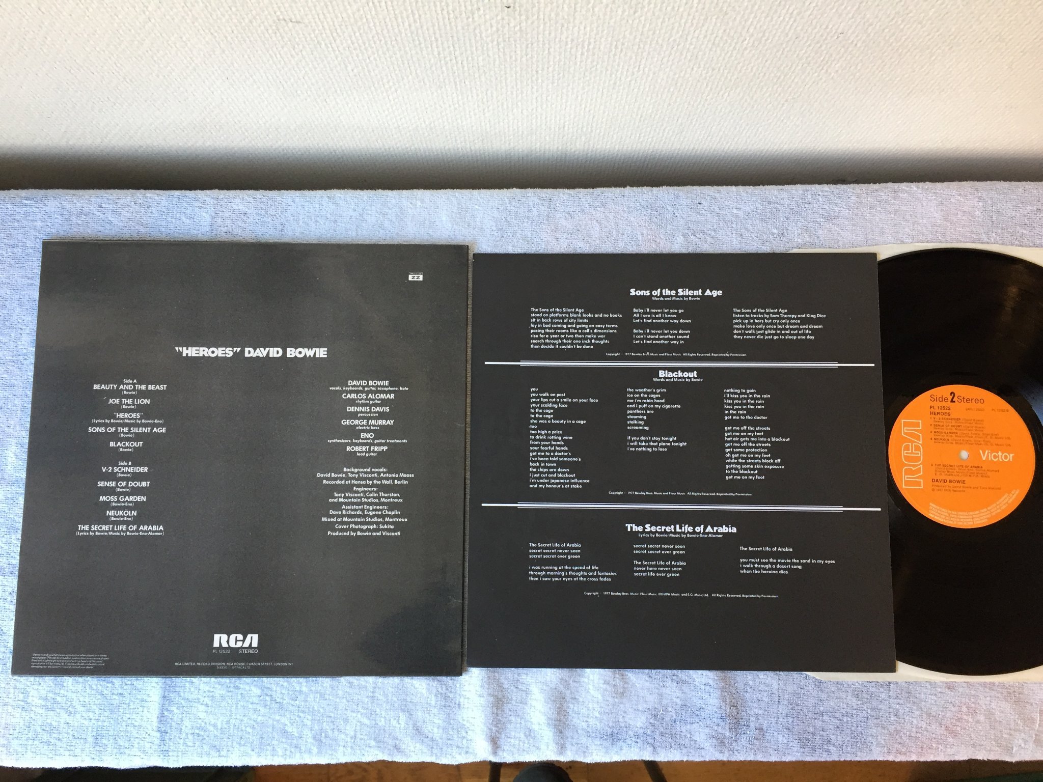 Omslagsbild för skivan DAVID BOWIE heroes LP -77 RCA PL 12522