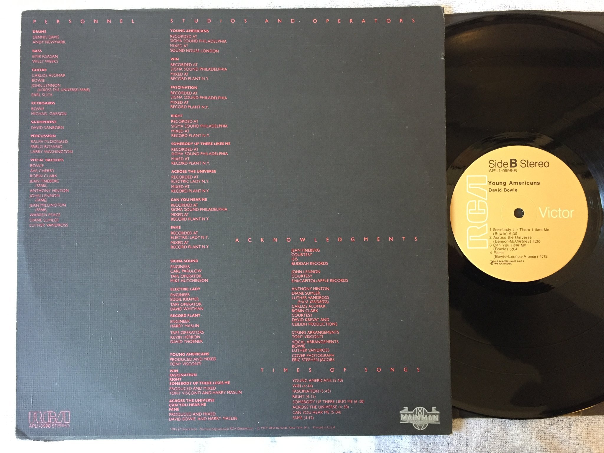 Omslagsbild för skivan DAVID BOWIE Young Americans  LP -75 US RCA APL1-0998