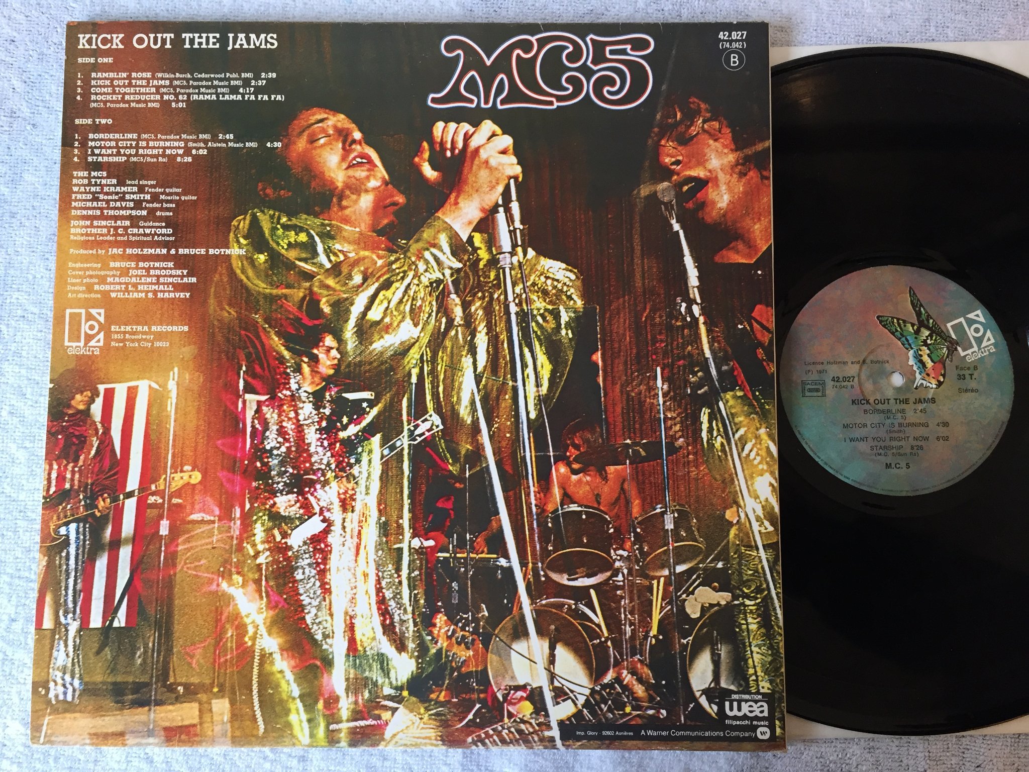 Omslagsbild för skivan MC5 kick out the jams LP Fra ELEKTRA 42027