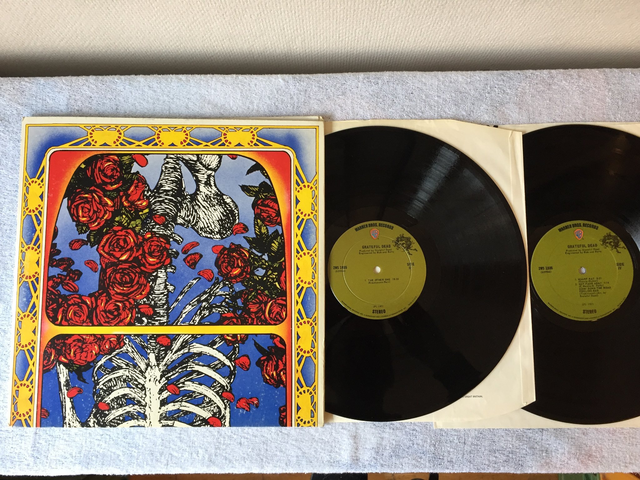 Omslagsbild för skivan GRATEFUL DEAD s/t 2xLP US WARNER BROS 2WS 1935