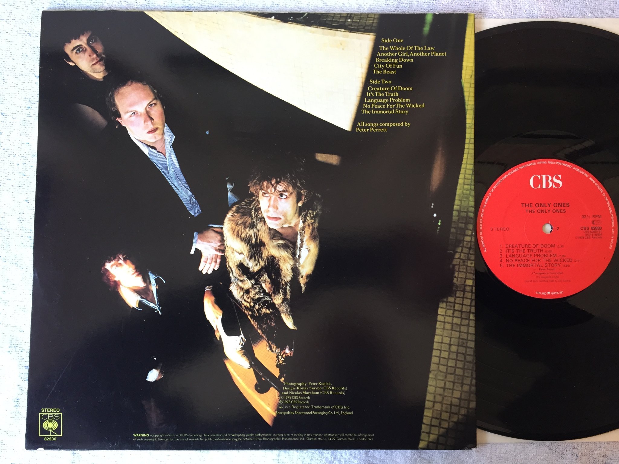 Omslagsbild för skivan THE ONLY ONES s/t LP -78 UK CBS 82830