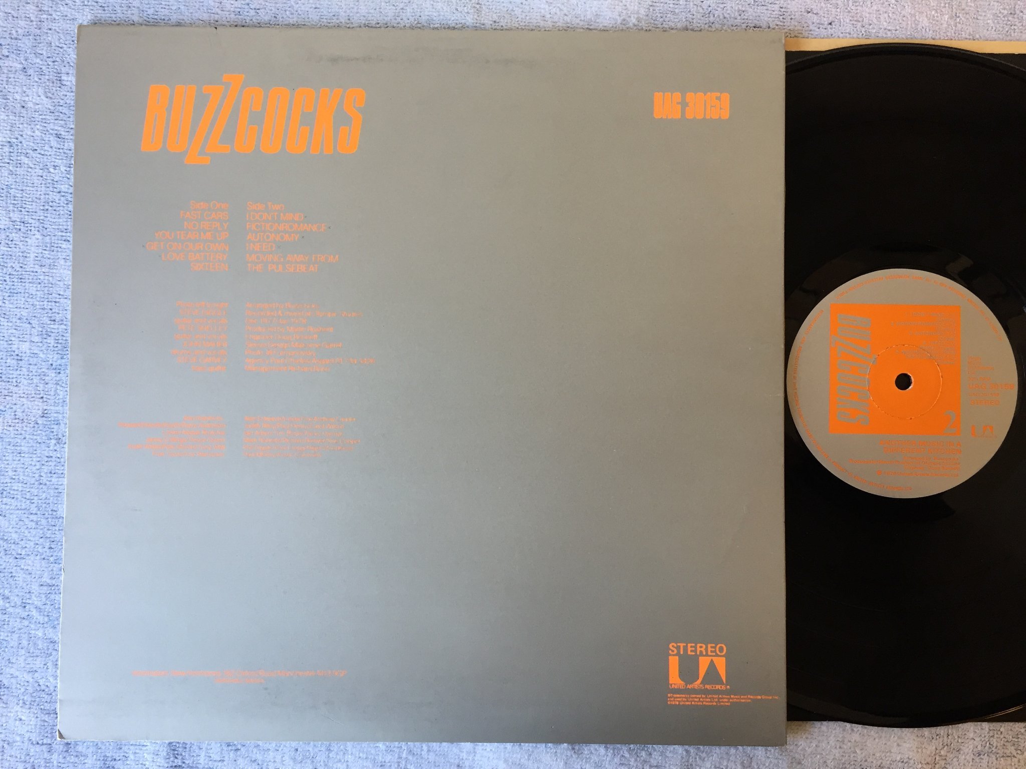 Omslagsbild för skivan BUZZCOCKS Another Music In A Different Kitchen LP -78 UK UNITED ARTISTS UAG 3015