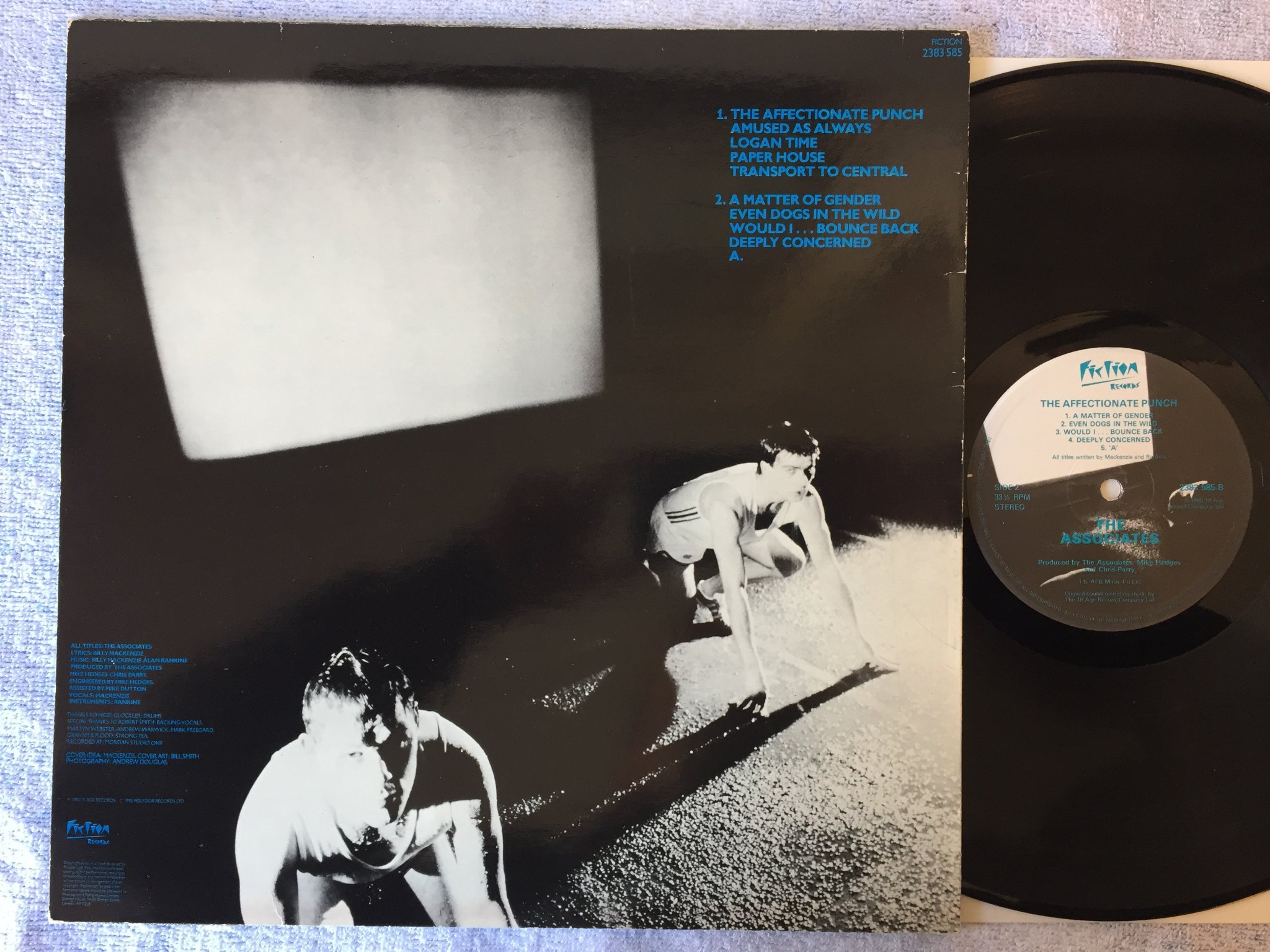 Omslagsbild för skivan THE ASSOCIATES the affectionate punch LP -80 UK FICTION 2383585