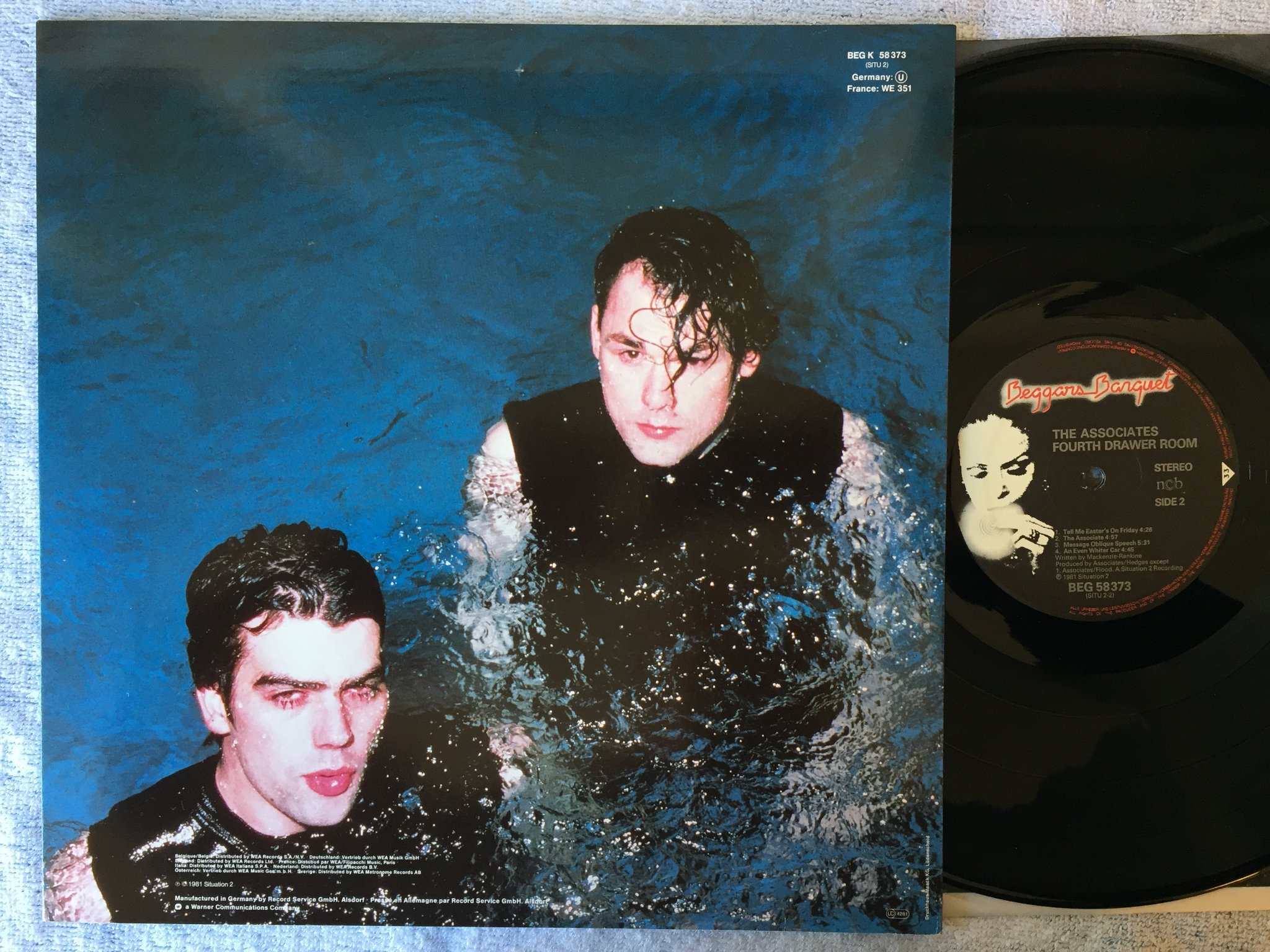 Omslagsbild för skivan THE ASSOCIATES Fourth Drawer Down LP -81 BEGGARS BANQUET BEG K 58 373 
