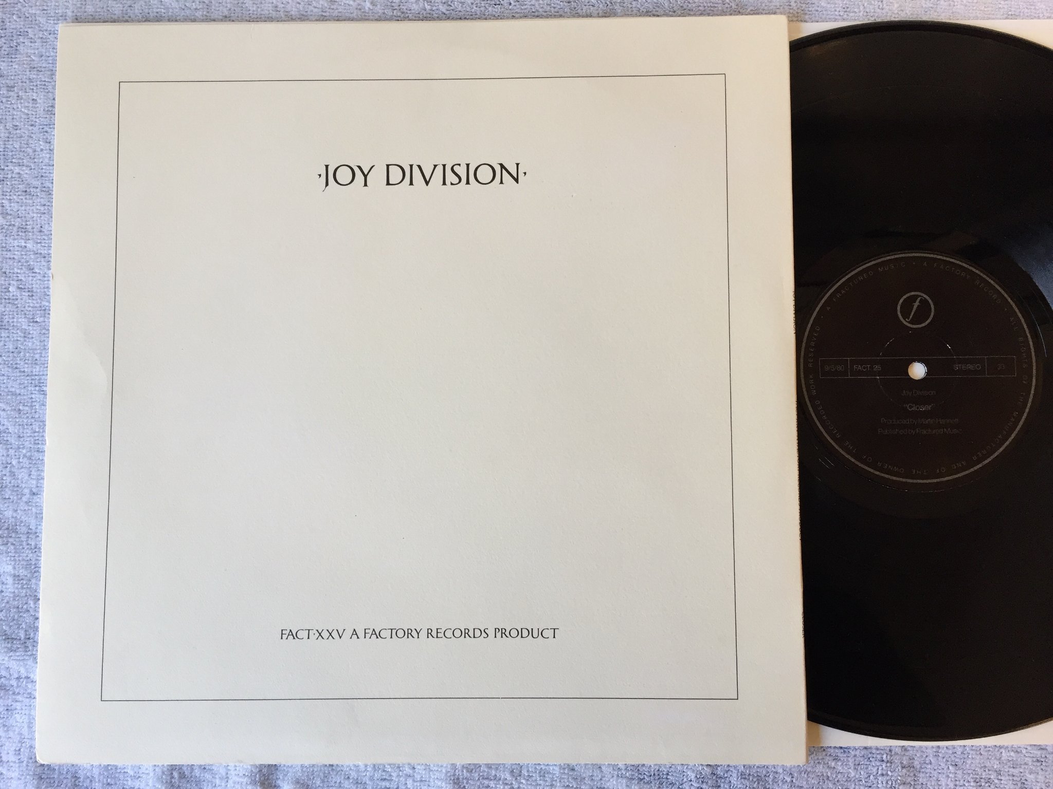 Omslagsbild för skivan JOY DIVISION closer LP -80 UK 1ST PRESS FACTORY FACT 25