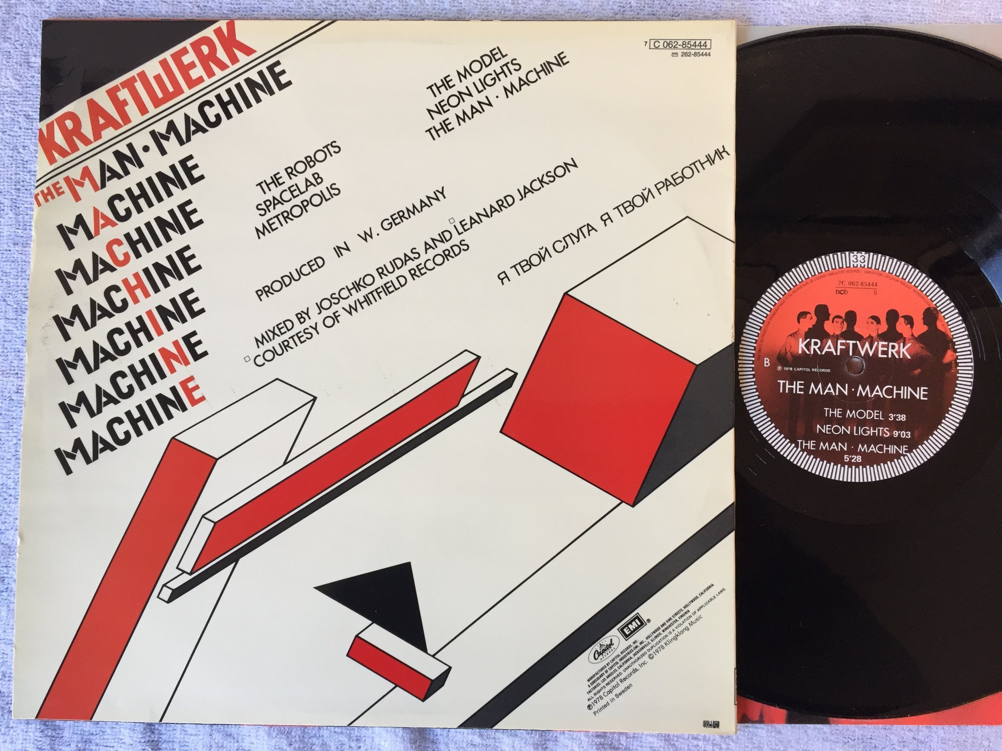 Omslagsbild för skivan KRAFTWERK the man machine LP -78 Swe CAPITOL 7C 062-85444