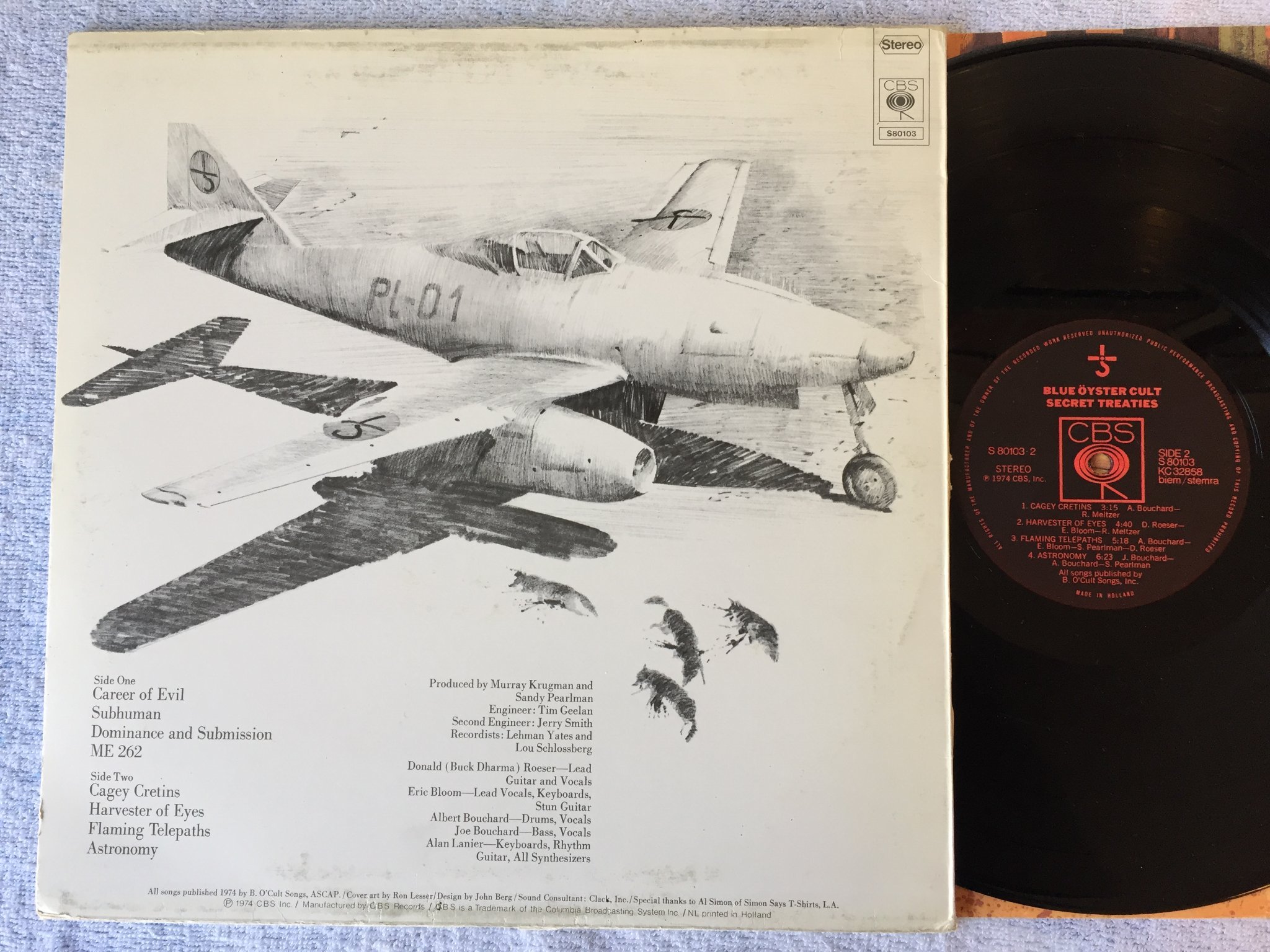 Omslagsbild för skivan BLUE OYSTER CULT secrets treaties LP Hol CBS S 80103