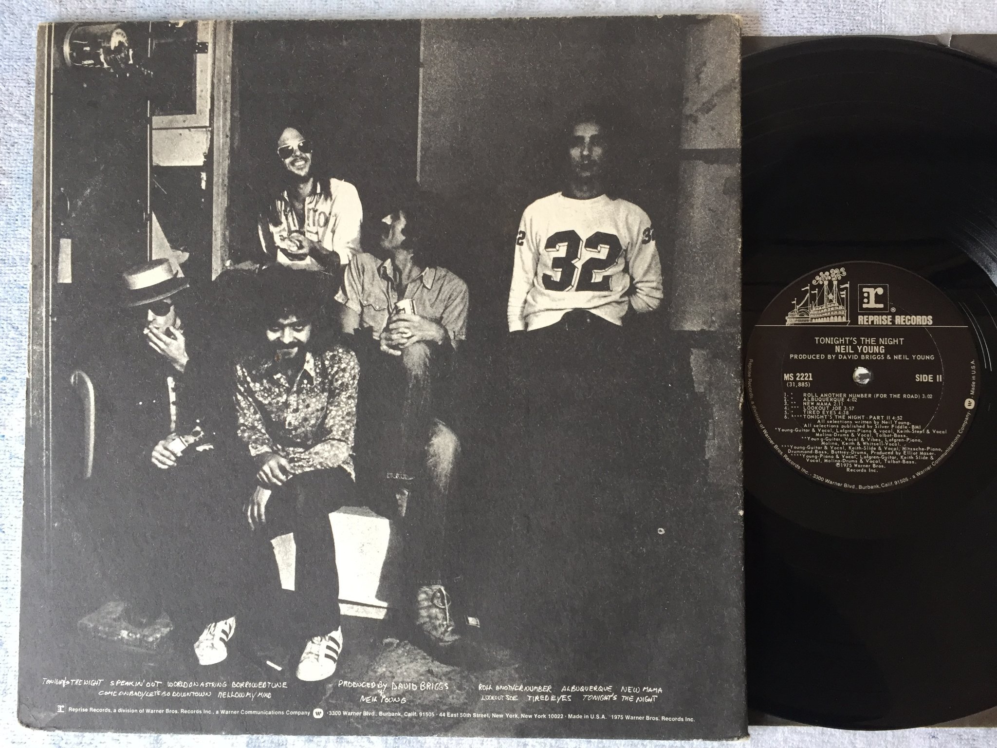 Omslagsbild för skivan NEIL YOUNG tonight’s the night LP -75 US WARNER MS 2221