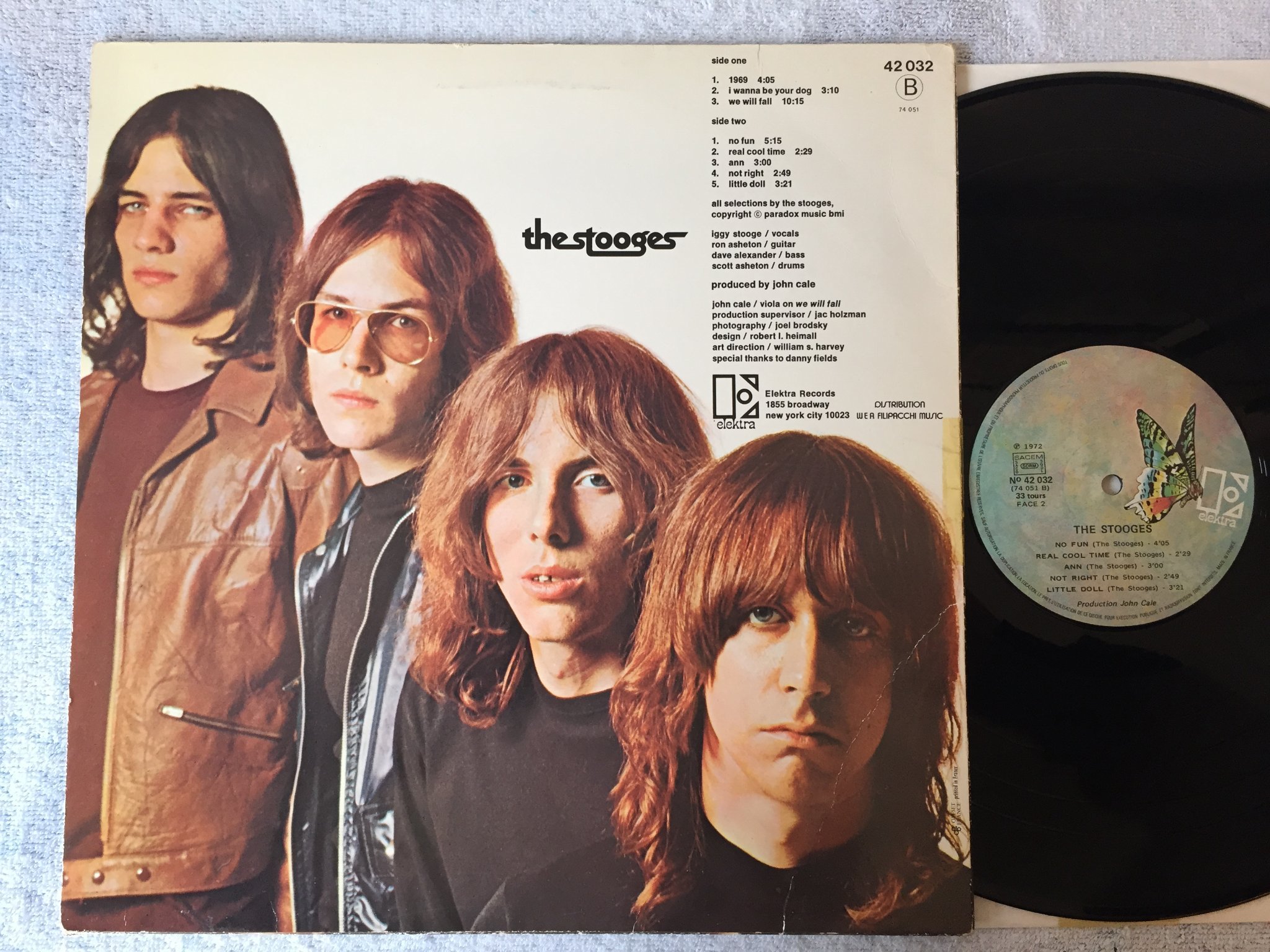 Omslagsbild för skivan THE STOOGES s/t LP -72 Fra ELEKTRA 42 032
