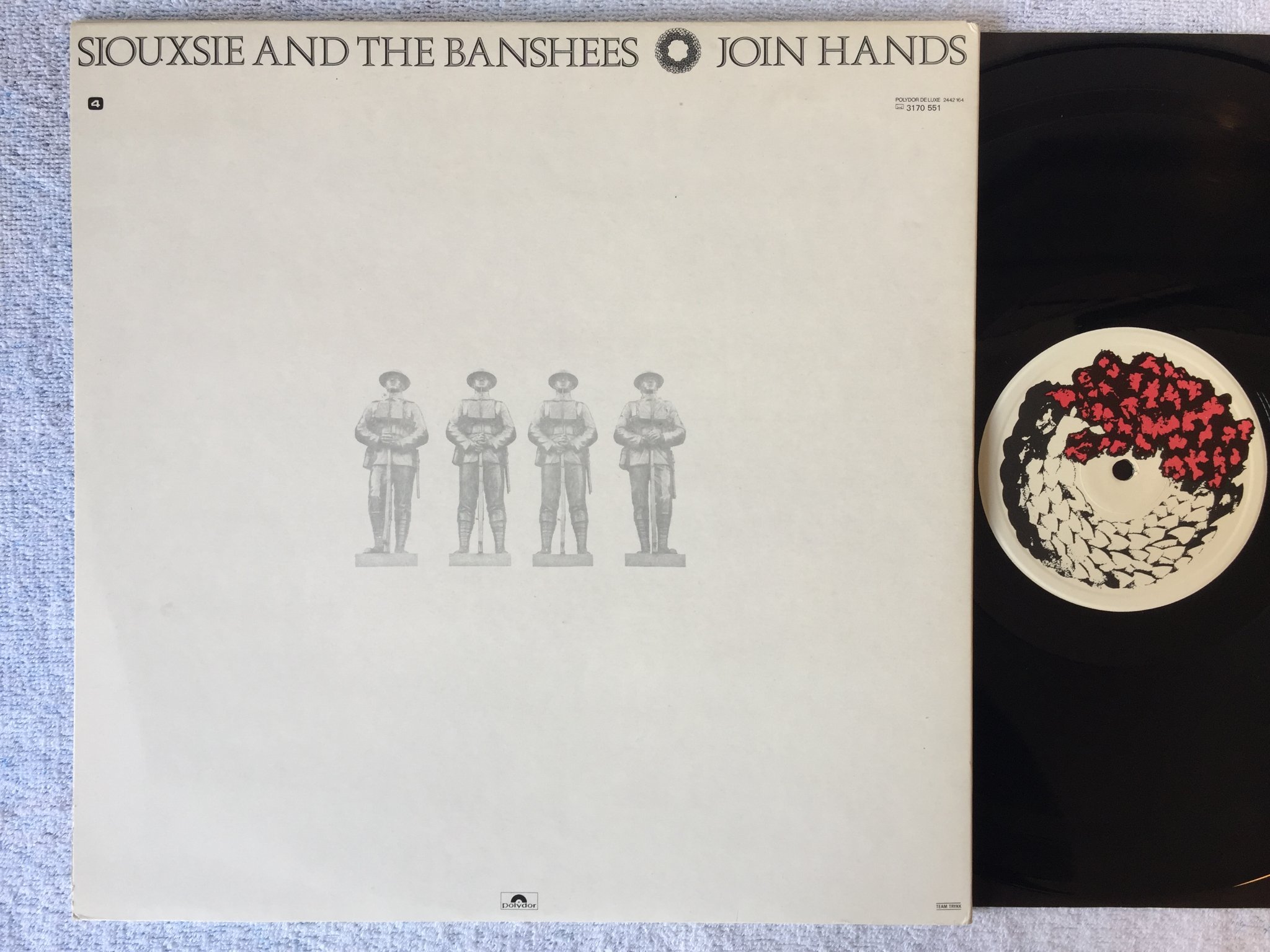 Omslagsbild för skivan SIOUXSIE & THE BANSHEES join hands LP -79 POLYDOR 2442164?