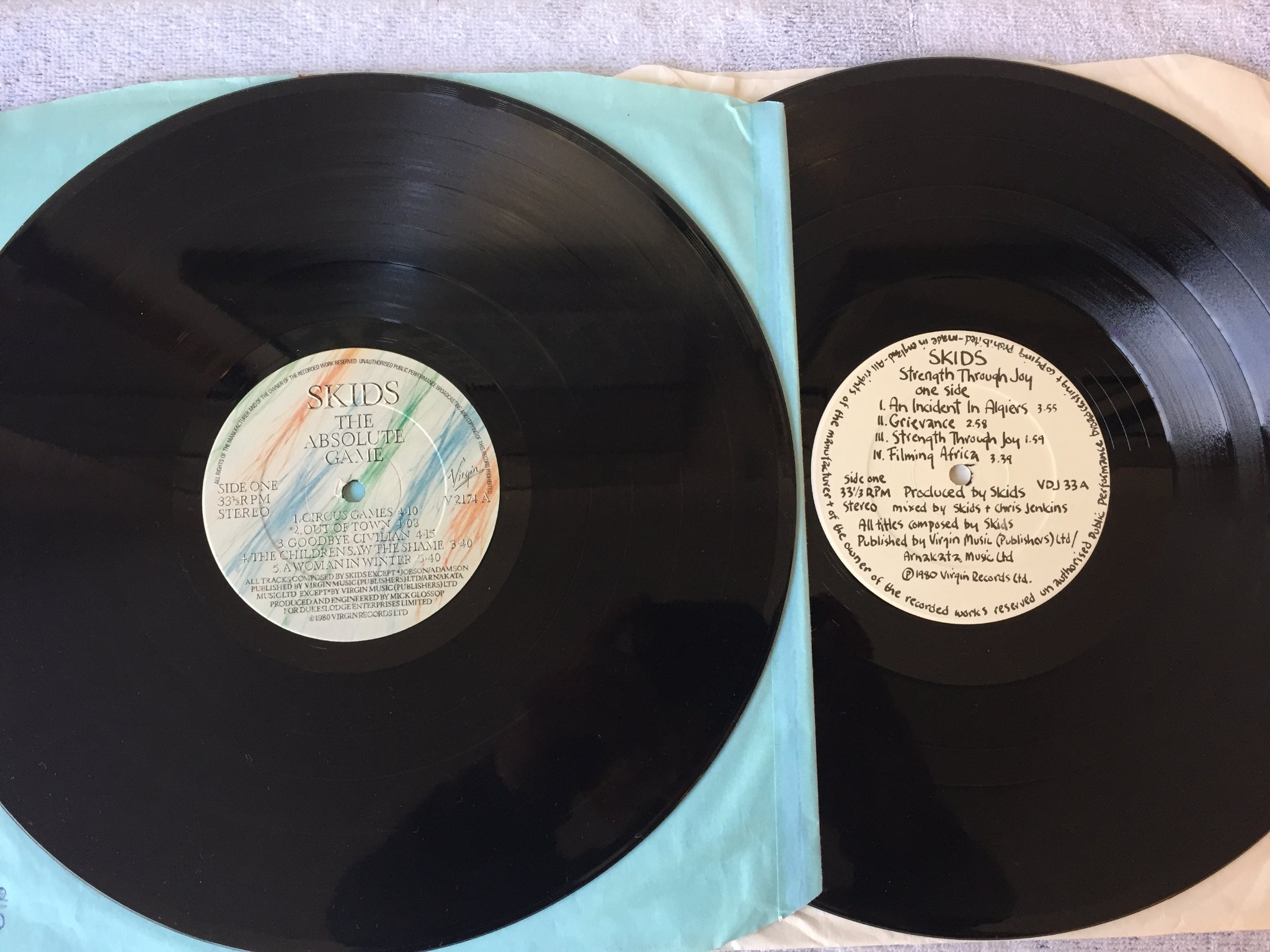 Omslagsbild för skivan SKIDS the absolute game 2xLP -80 UK VIRGIN V 2174