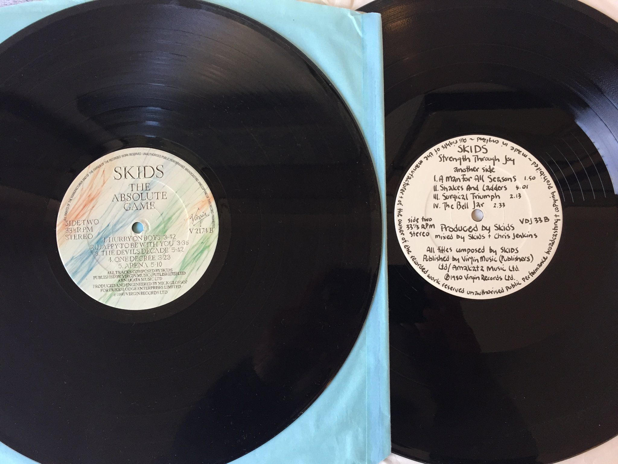 Omslagsbild för skivan SKIDS the absolute game 2xLP -80 UK VIRGIN V 2174