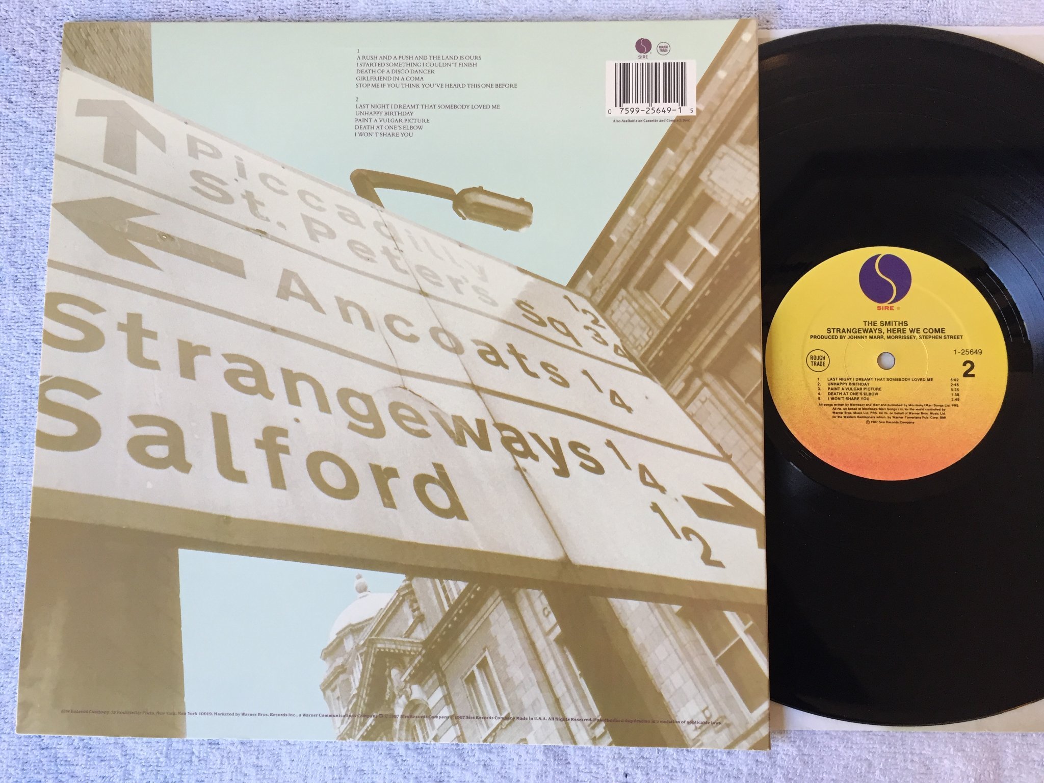 Omslagsbild för skivan THE SMITHS strangeways, here we come LP -87 SIRE 1-25649