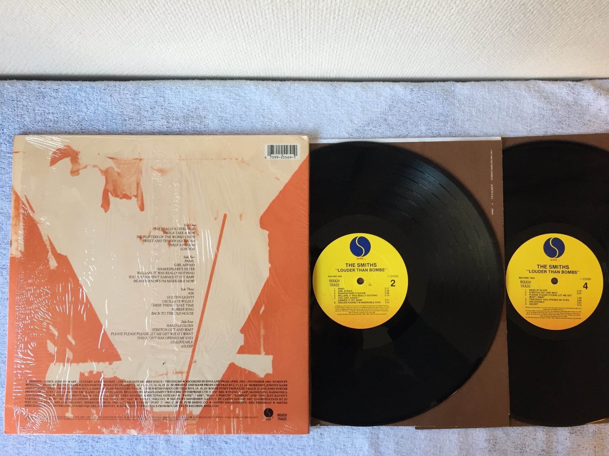 Omslagsbild för skivan THE SMITHS louder than bombs 2xLP -87 SIRE 1-25569 