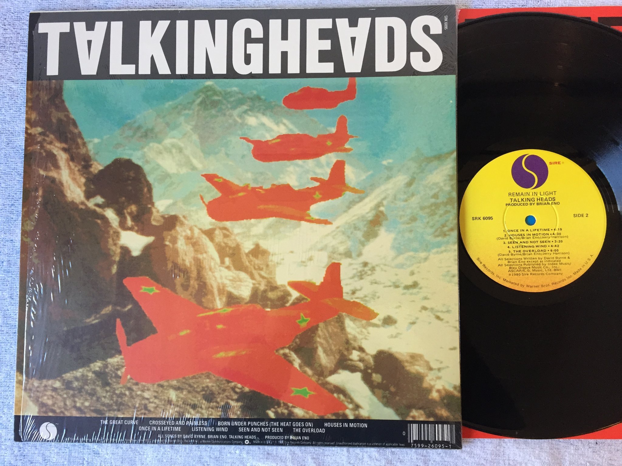 Omslagsbild för skivan TALKING HEADS remain in light LP -80 US SIRE SRK 6095