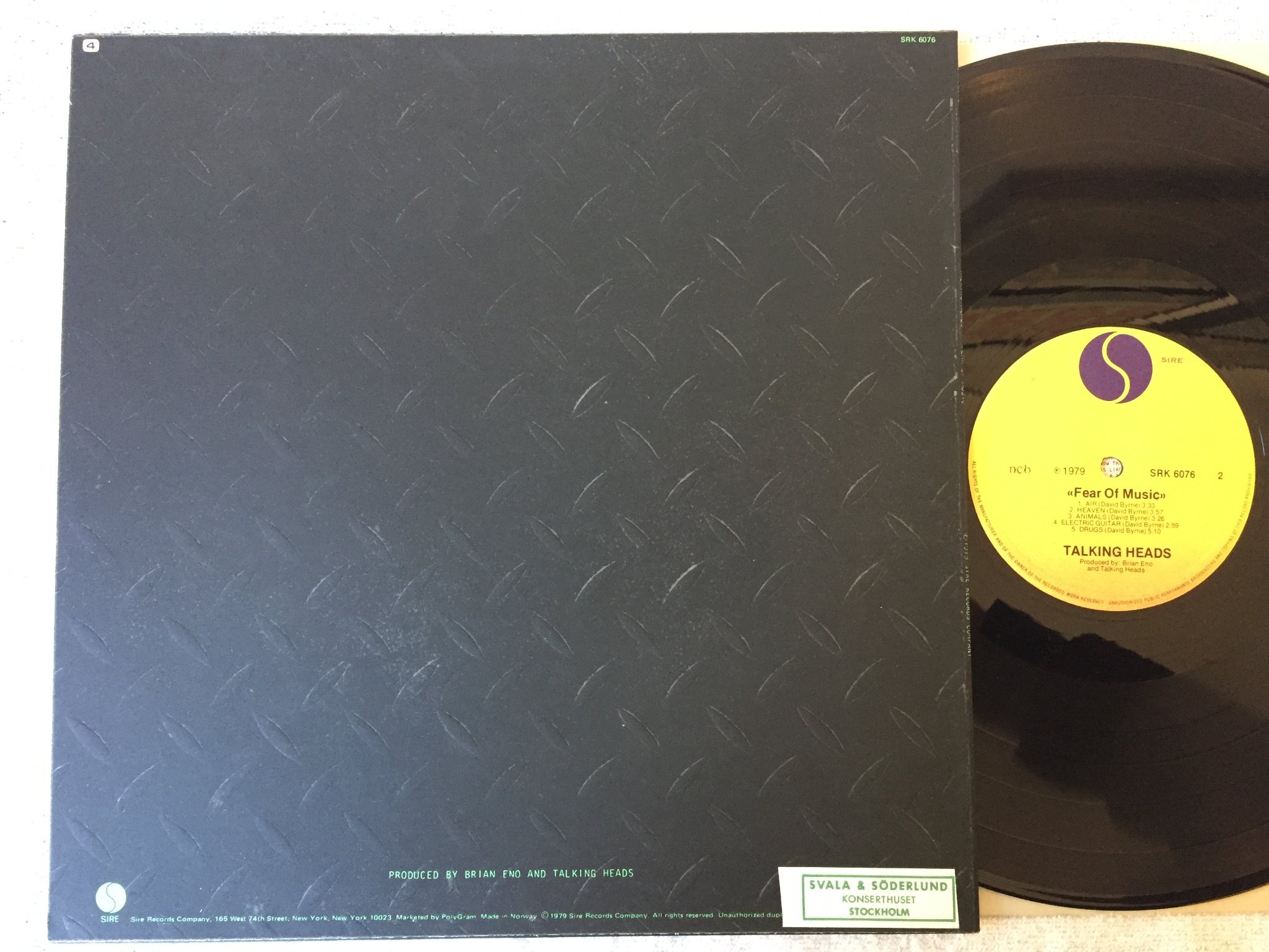 Omslagsbild för skivan TALKING HEADS fear of music LP -79 SIRE SRK 6076