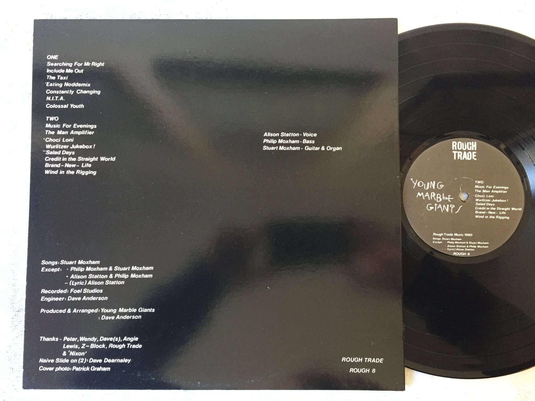 Omslagsbild för skivan YOUNG MARBLE GIANTS Colossal Youth LP -80 ROUGH TRADE ROUGH 8