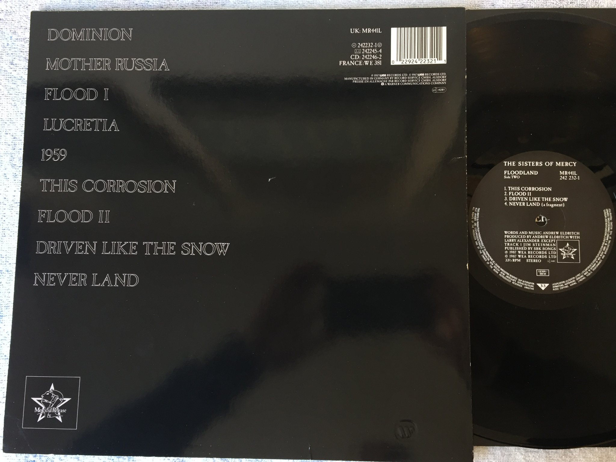 Omslagsbild för skivan THE SISTERS OF MERCY floodland LP -87 MERCIFUL RELEASE MR441L