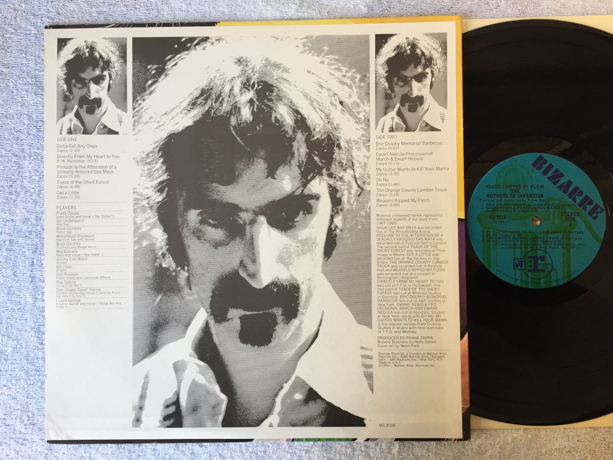 Omslagsbild för skivan THE MOTHERS OF INVENTION weasels ripped my flesh LP  US BIZARRE MS 2028