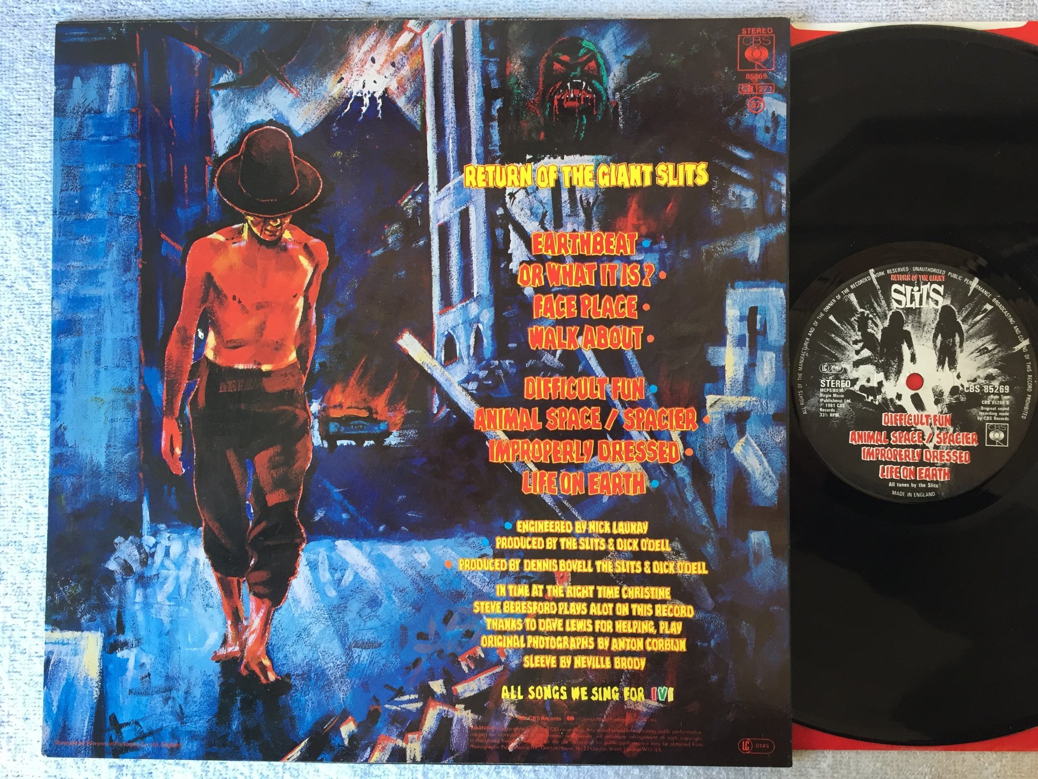 Omslagsbild för skivan THE SLITS return of the giant slits LP -81 UK CBS 85269 punk