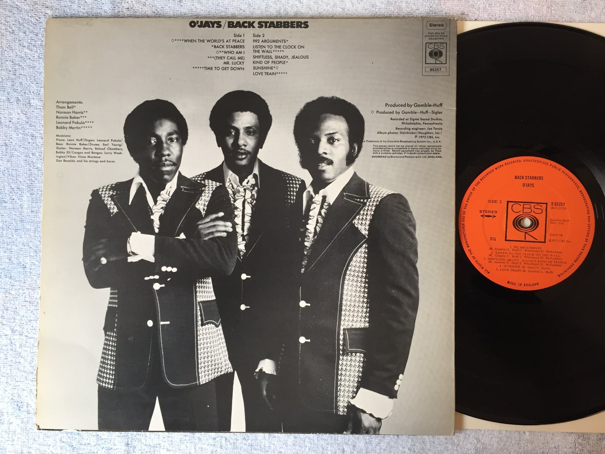 Omslagsbild för skivan OJAY’S backstabbers LP -72 UK boxed CBS S 65257