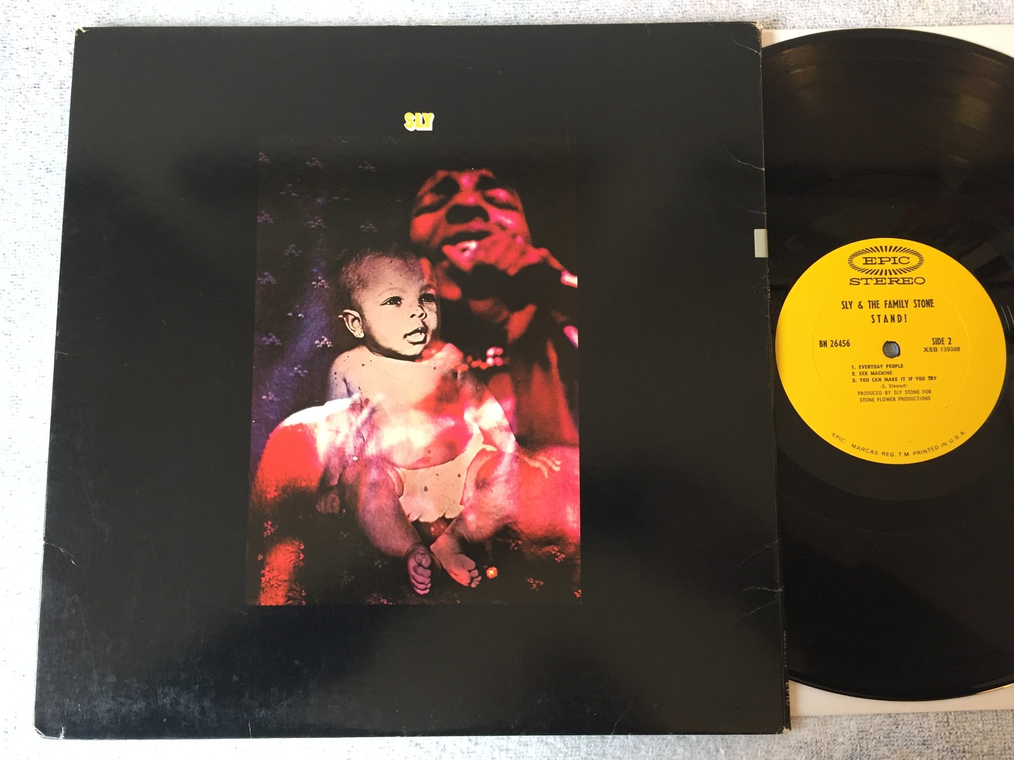 Omslagsbild för skivan SLY AND THE FAMILY STONE stand! LP -69 US EPIC BN 26456