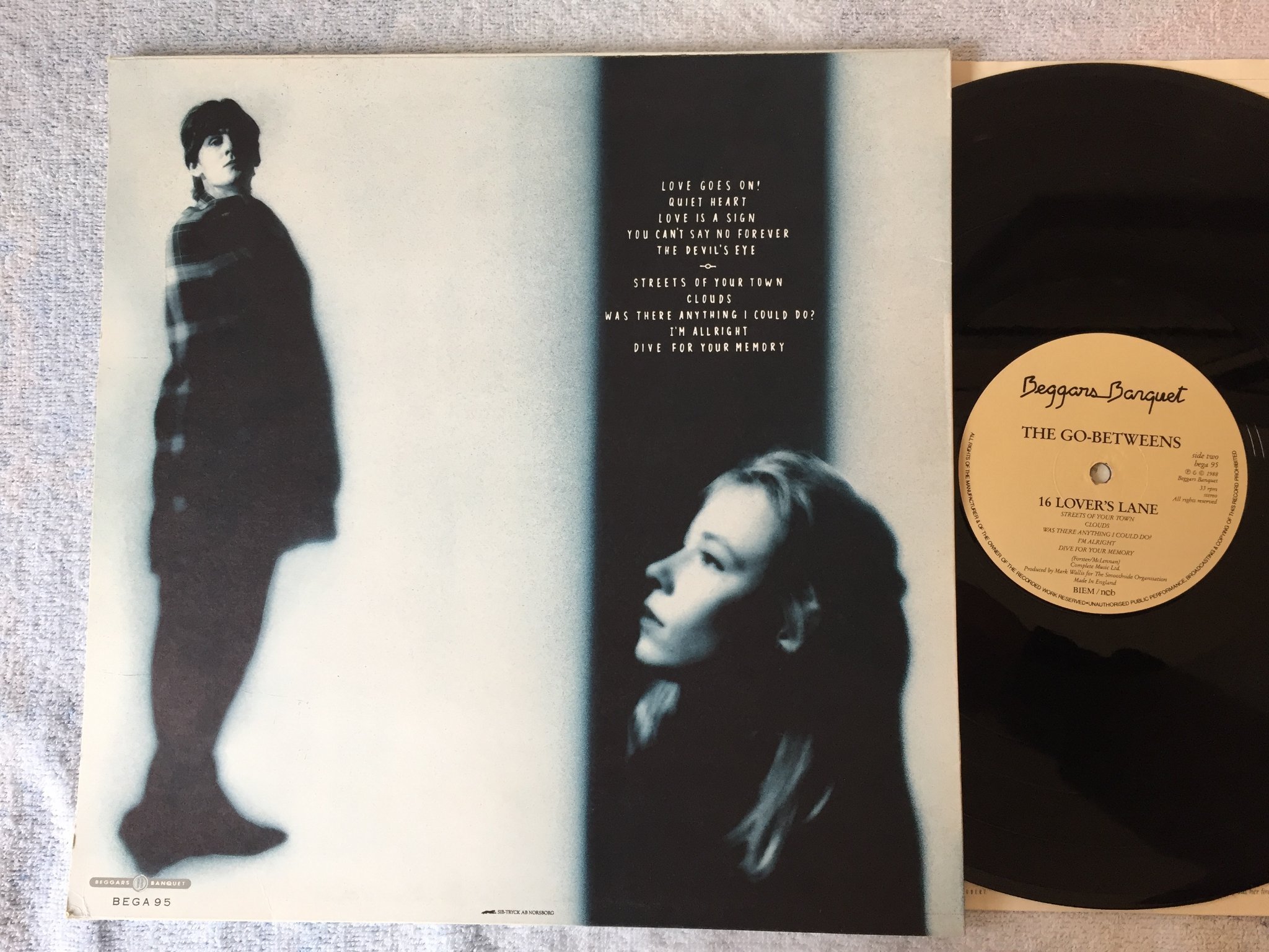 Omslagsbild för skivan THE GO-BETWEENS 16 lover’s lane LP -88 BEGGARS BANQUET bega 95