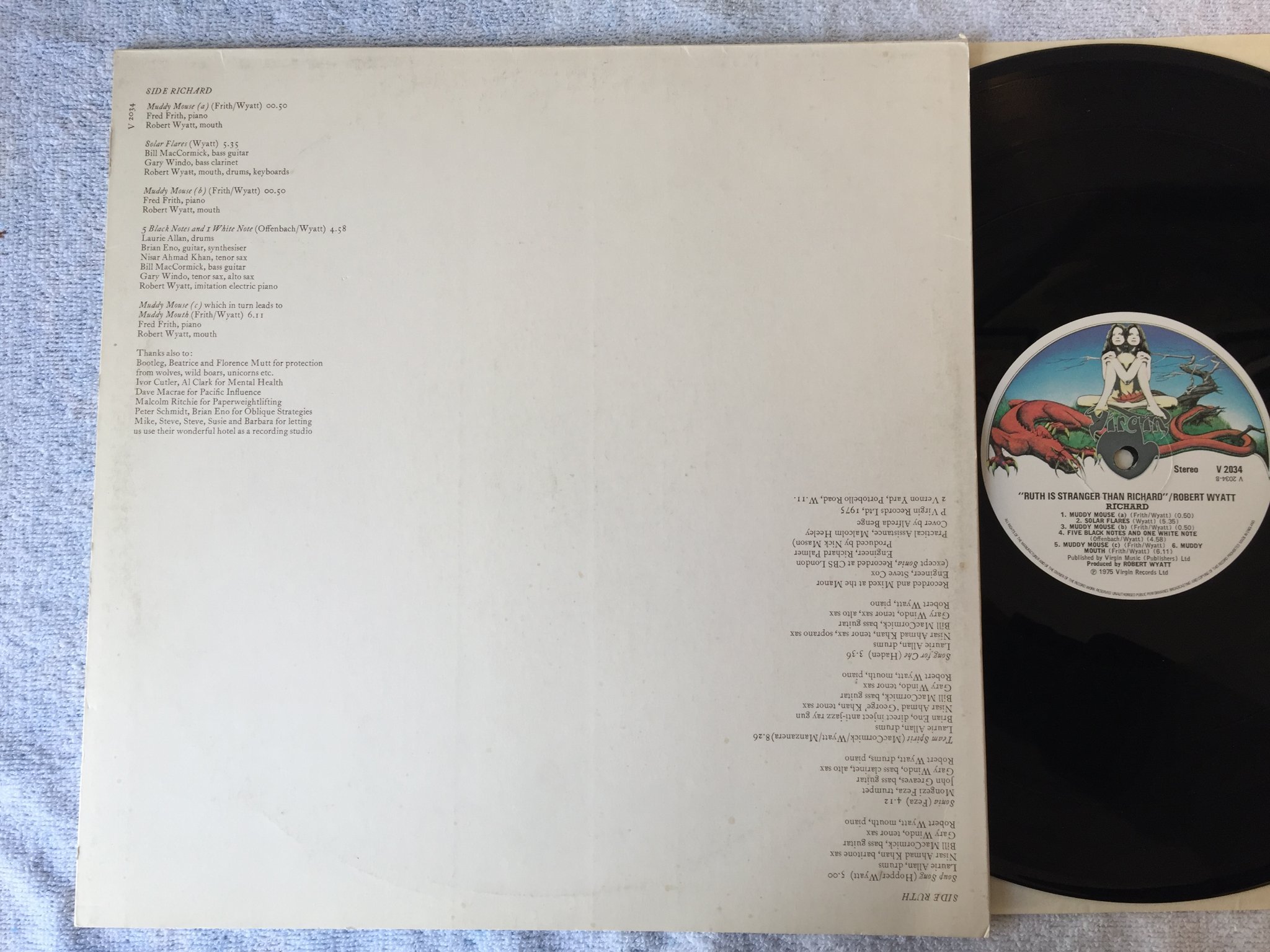 Omslagsbild för skivan ROBERT WYATT Ruth is stranger than Richard LP -75 UK VIRGIN V2034