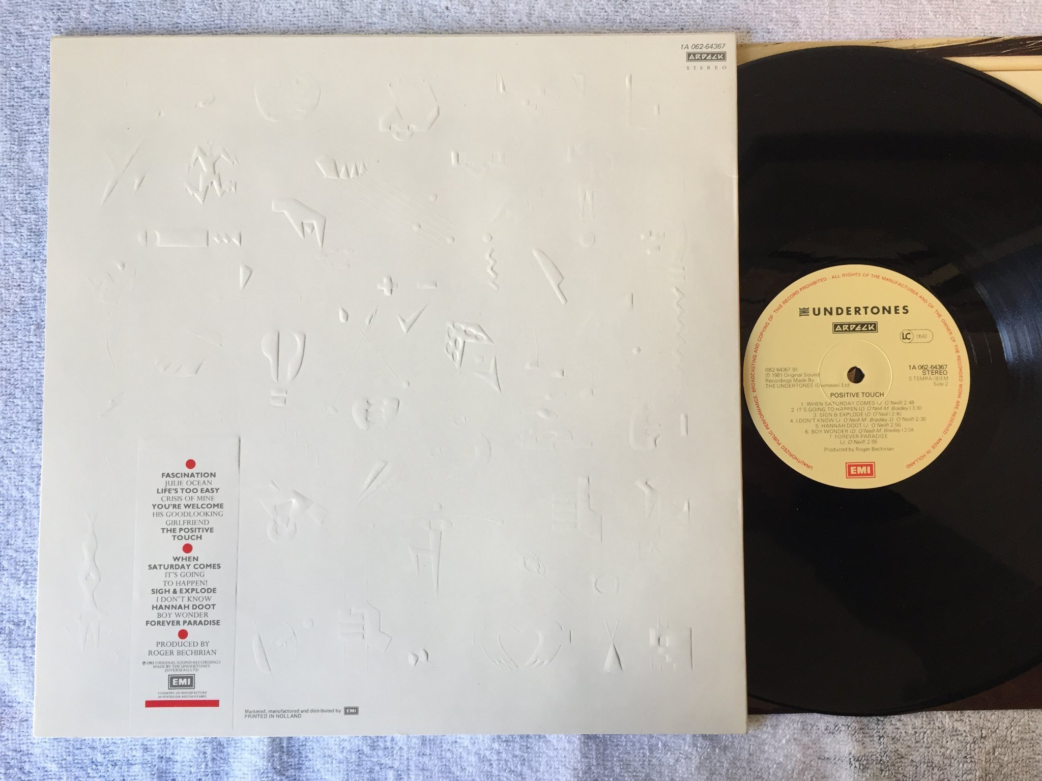 Omslagsbild för skivan THE UNDERTONES positive touch LP -81 SIRE 1A 062-64367