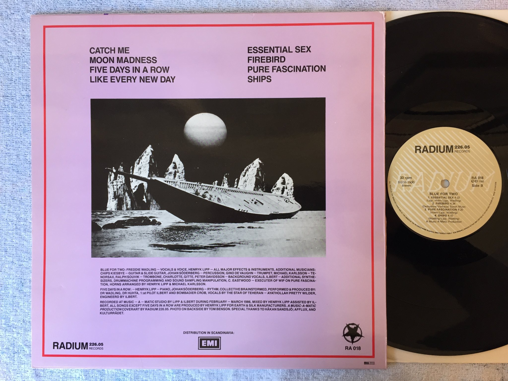 Omslagsbild för skivan BLUE FOR TWO feat FREDDIE WADLING LP -86 SWE radium 226.05 RA 018