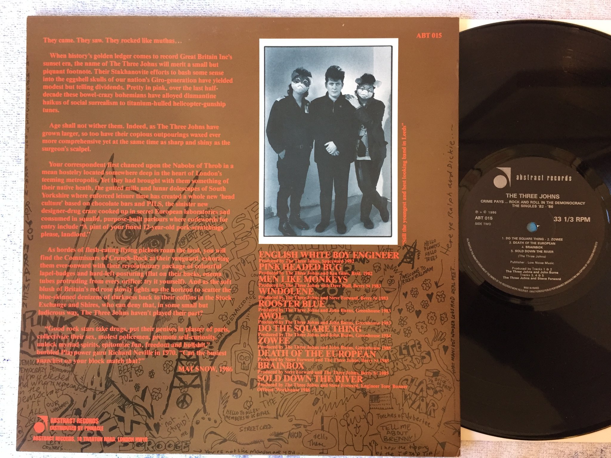 Omslagsbild för skivan THE THREE JOHNS crime pays LP -86 Fra ABSTRACT ABT 015