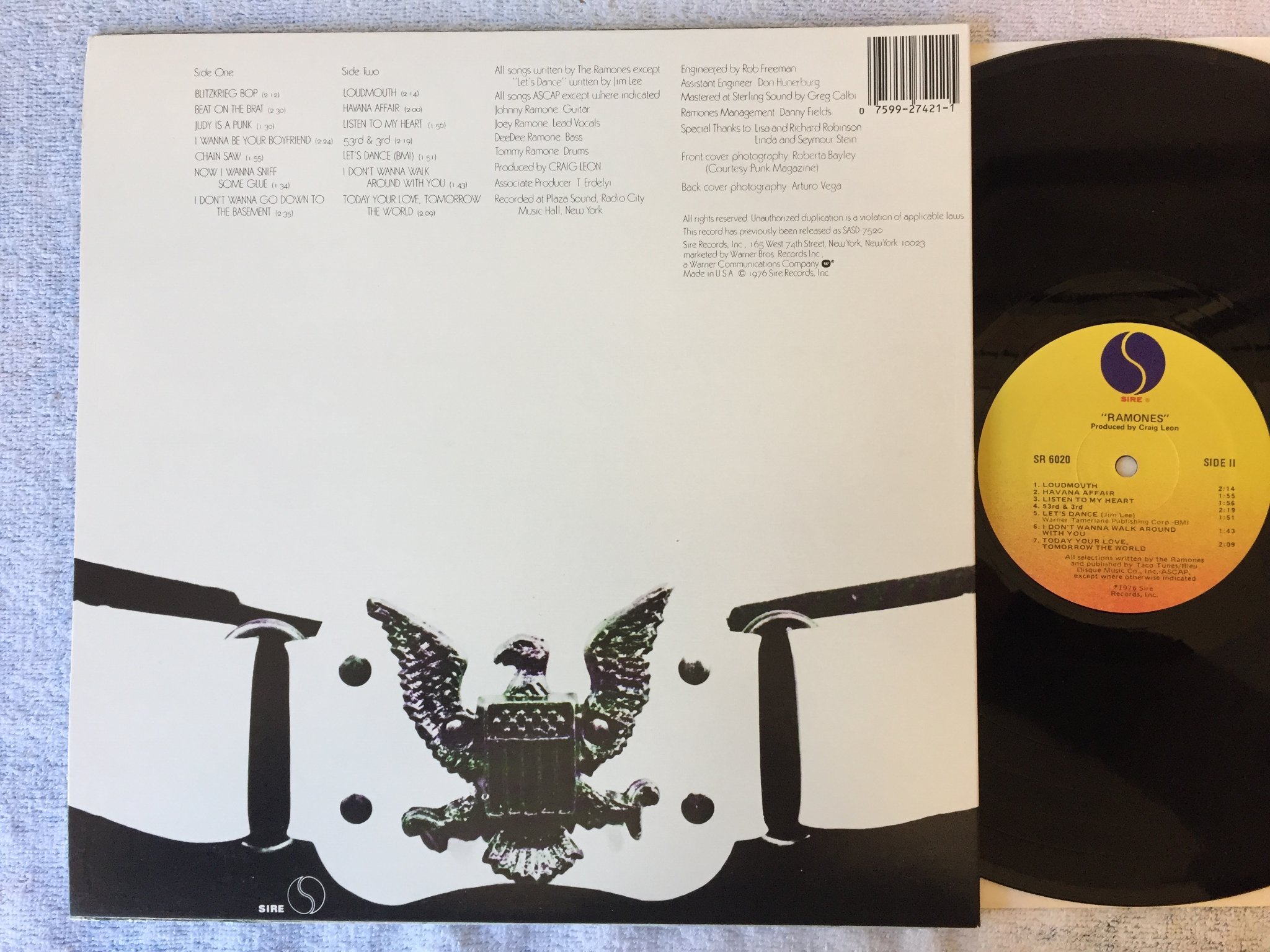 Omslagsbild för skivan RAMONES s/t LP re US SIRE SR 6020