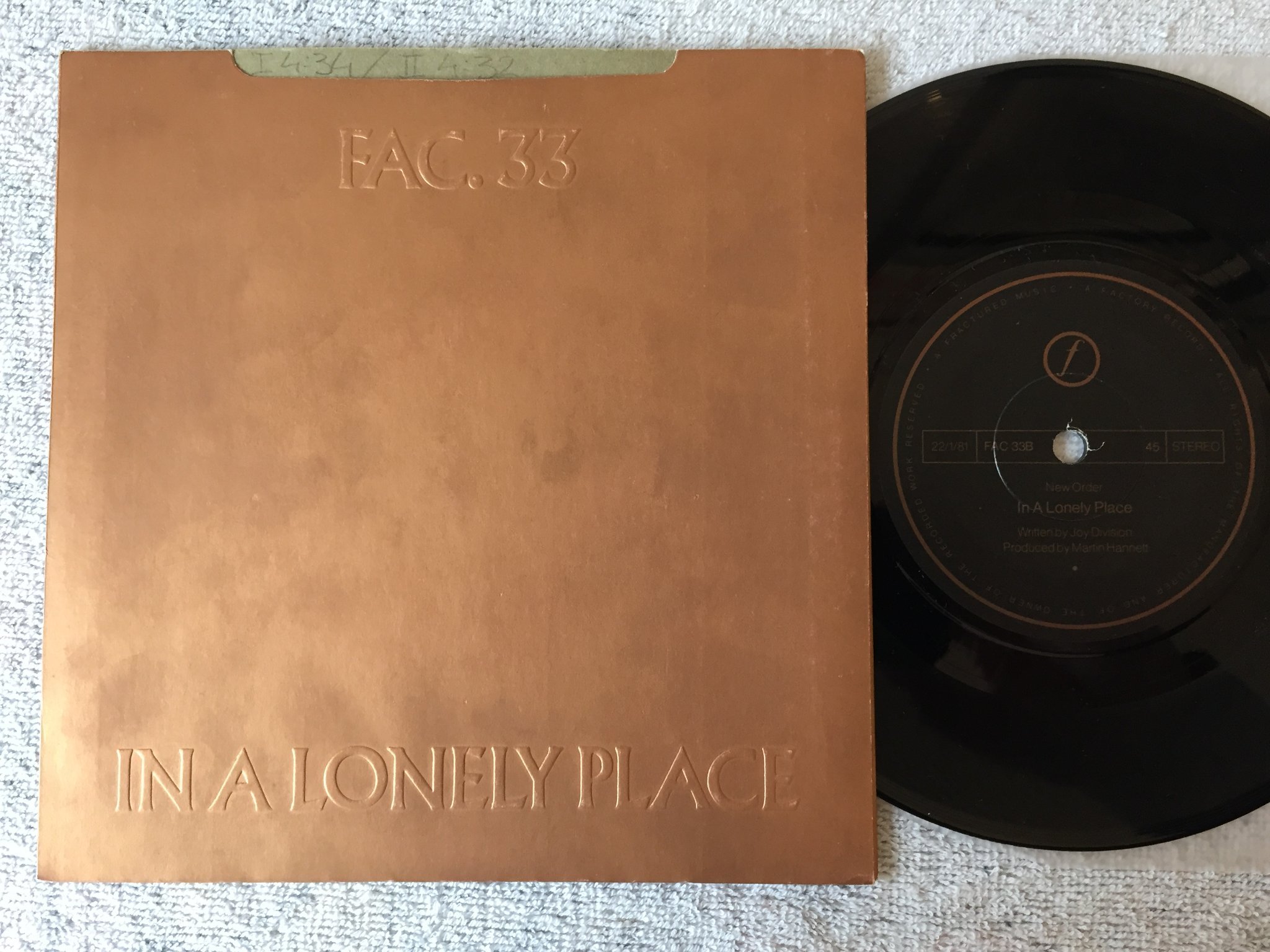 Omslagsbild för skivan NEW ORDER ceremony 7”single -81 UK FACTORY FAC 33