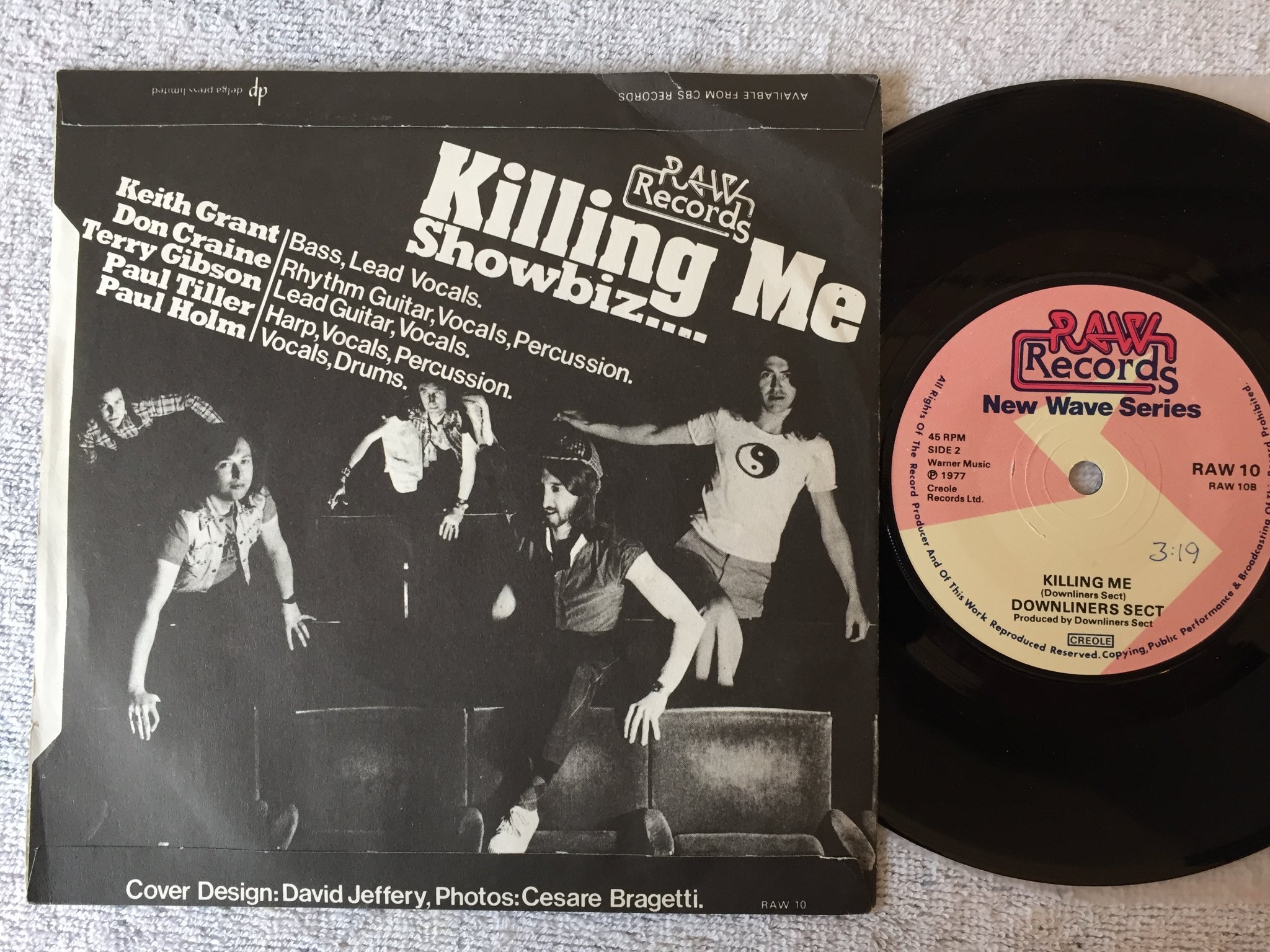 Omslagsbild för skivan DOWNLINERS SECT showbiz 7”single -77 UK RAW 10 garage 