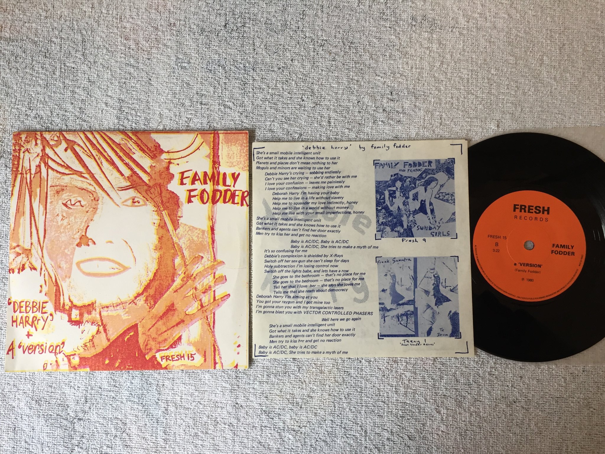 Omslagsbild för skivan FAMILY FODDER Debbie Harry 7”single -80 UK FRESH RECORDS FRESH 15 indie rock