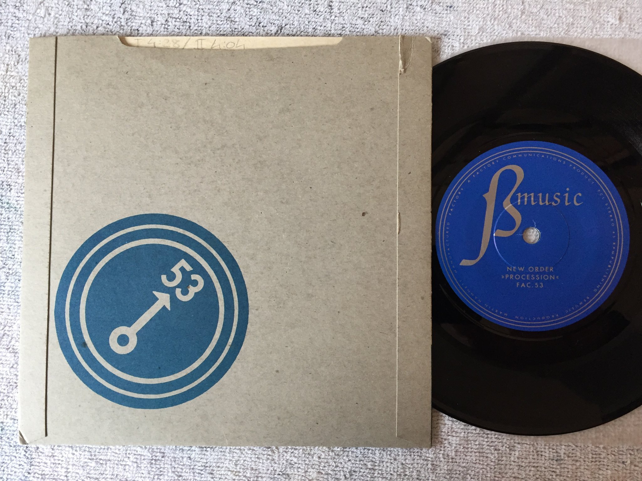 Omslagsbild för skivan NEW ORDER procession 7”single UK FACTORY FAC 53