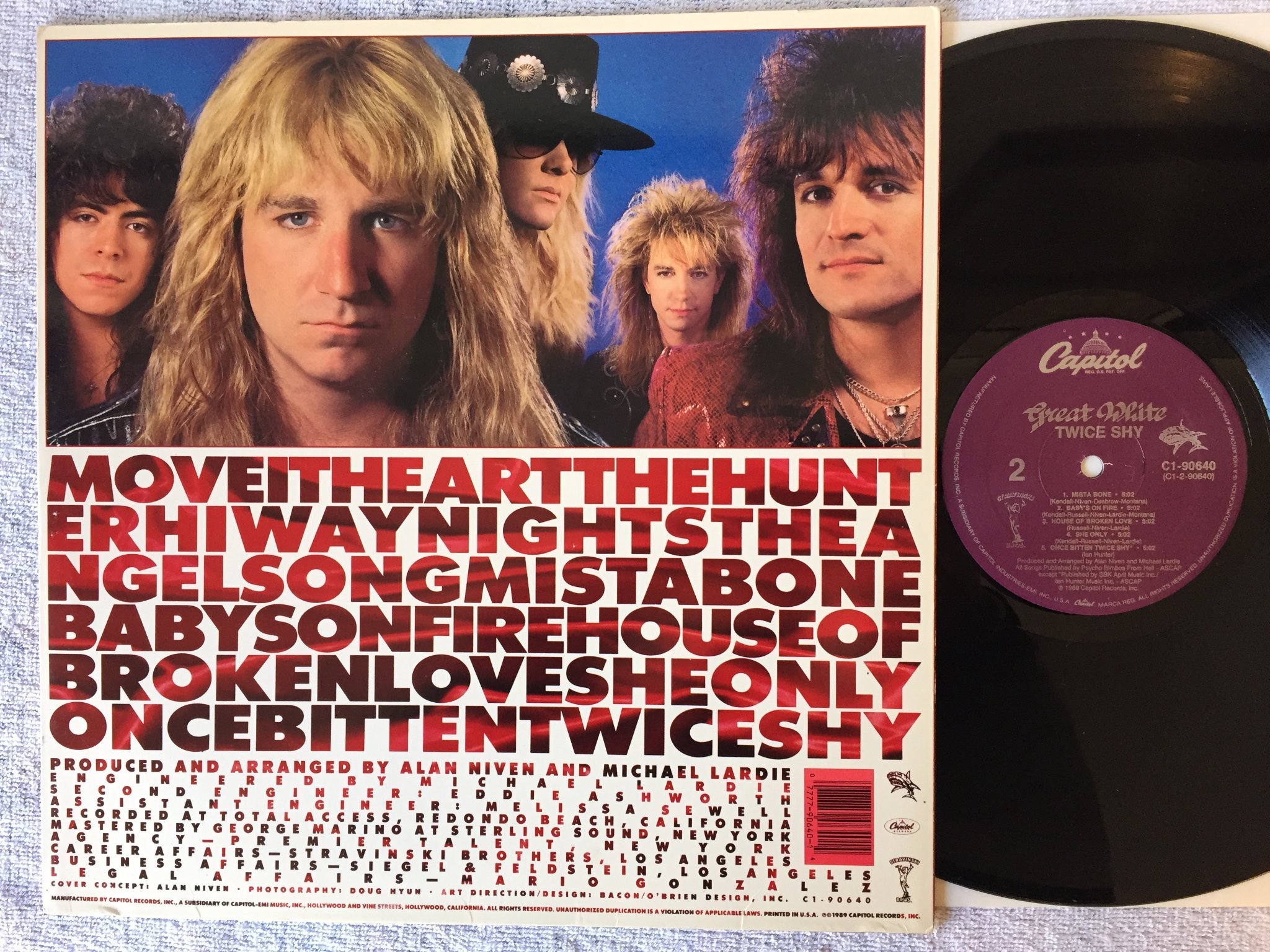 Omslagsbild för skivan GREAT WHITE twice shy LP -89 US CAPITOL C1-90640